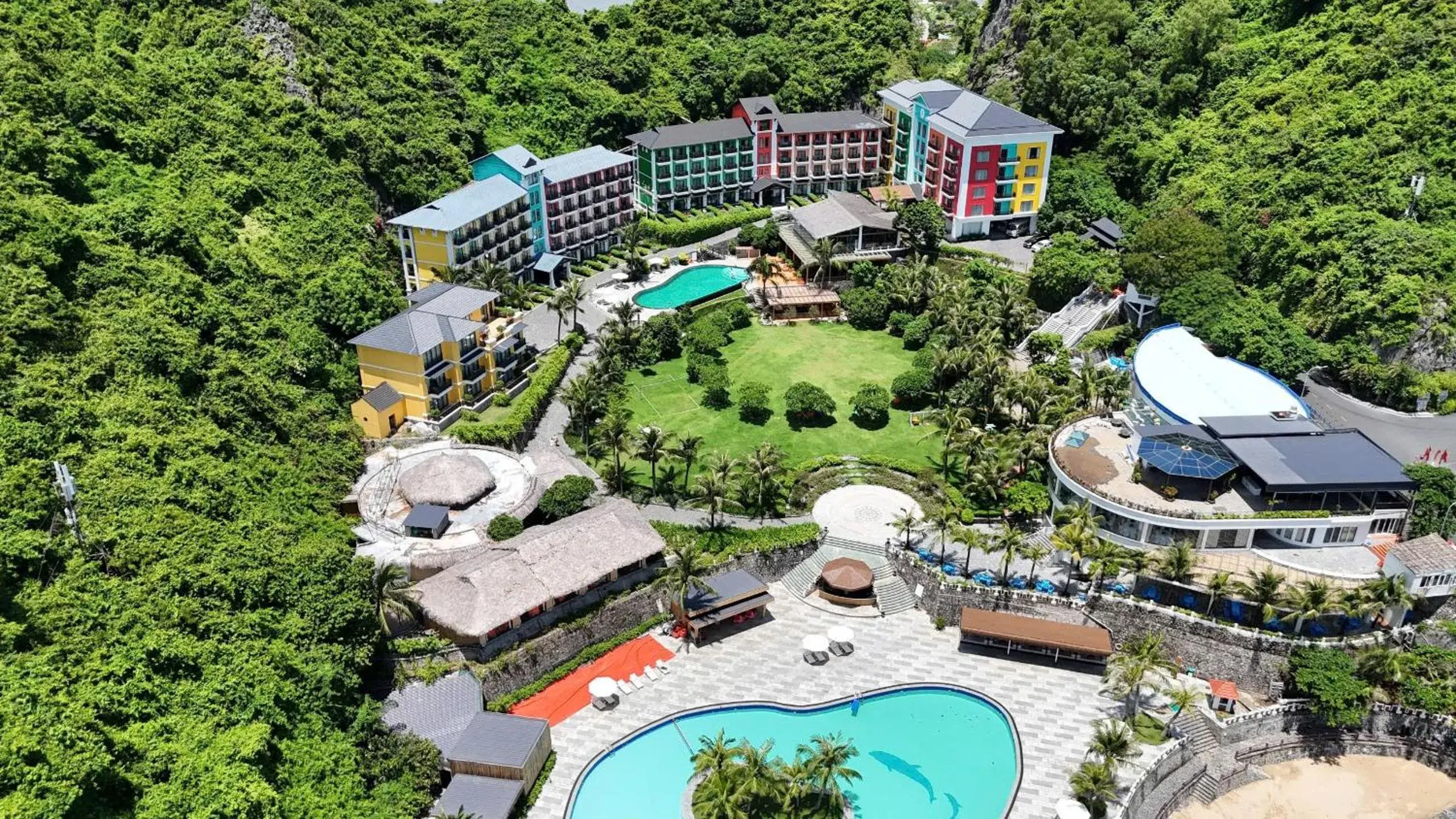 Bird's eye view in The May Legend Catba Bird's eye view in The May Legend Catba