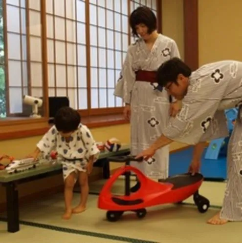 children in Hotel Okuyumoto