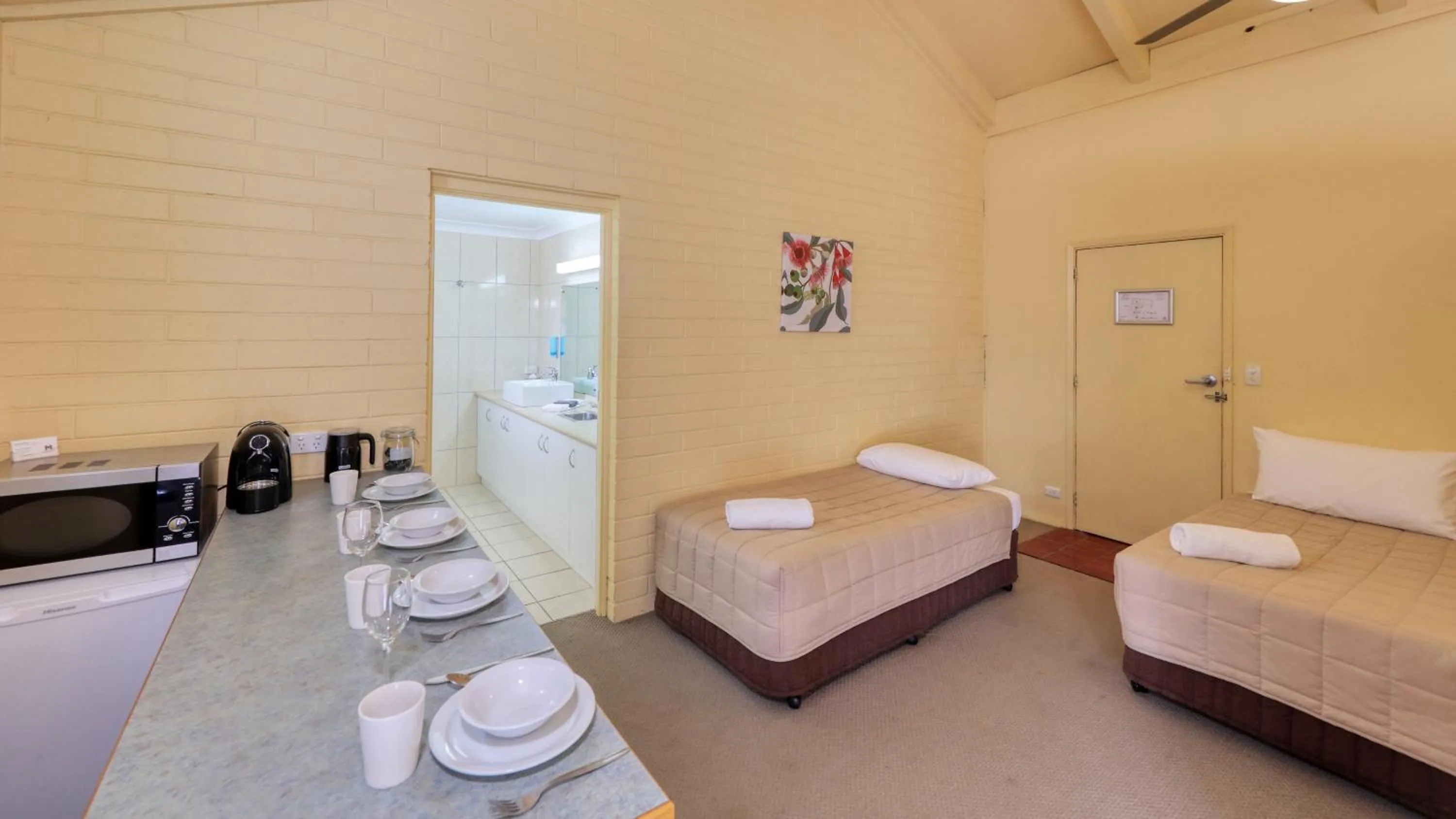 Bed in Motel Meneres