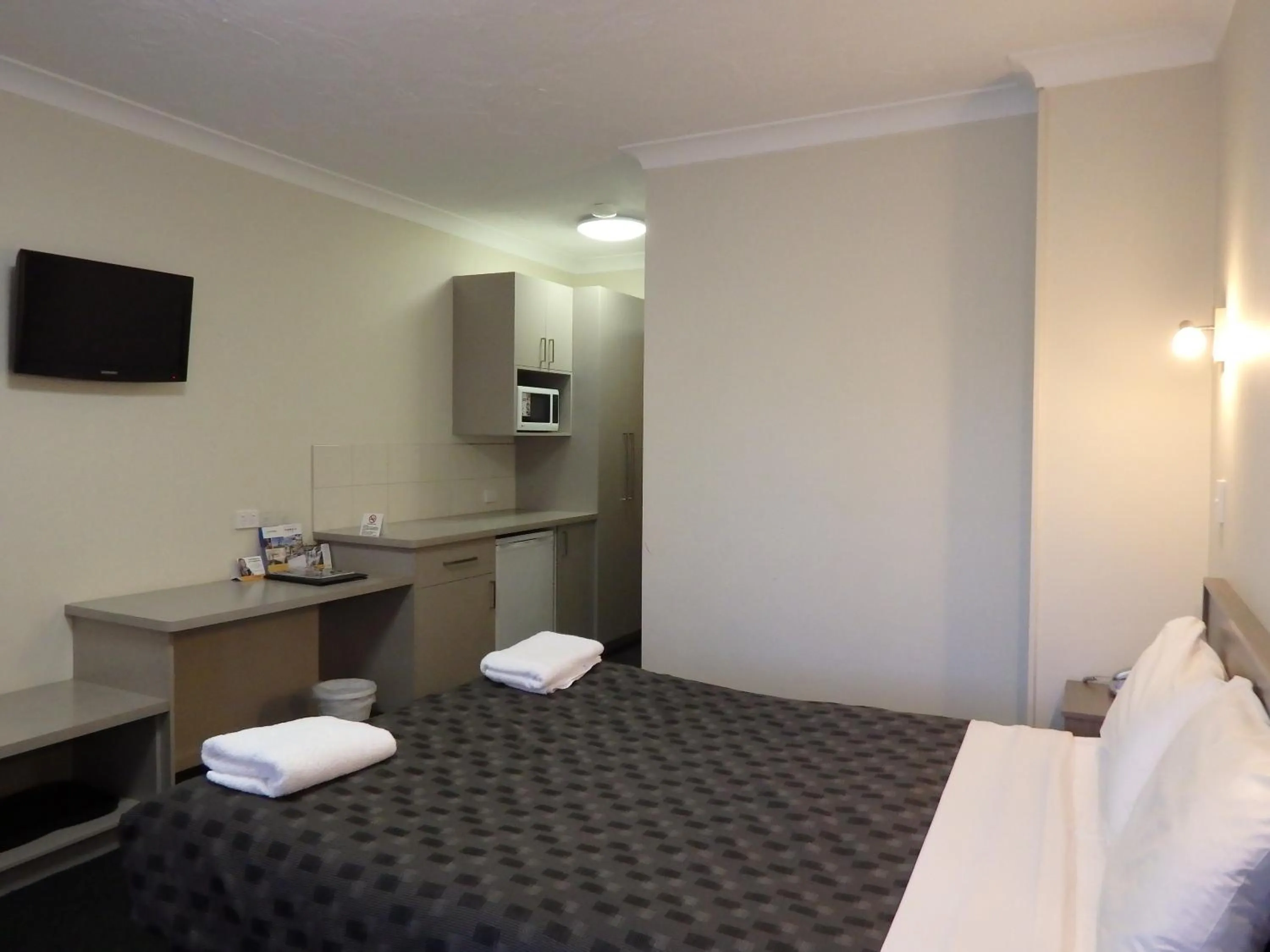 Kitchen or kitchenette in Werribee Motel and Apartments