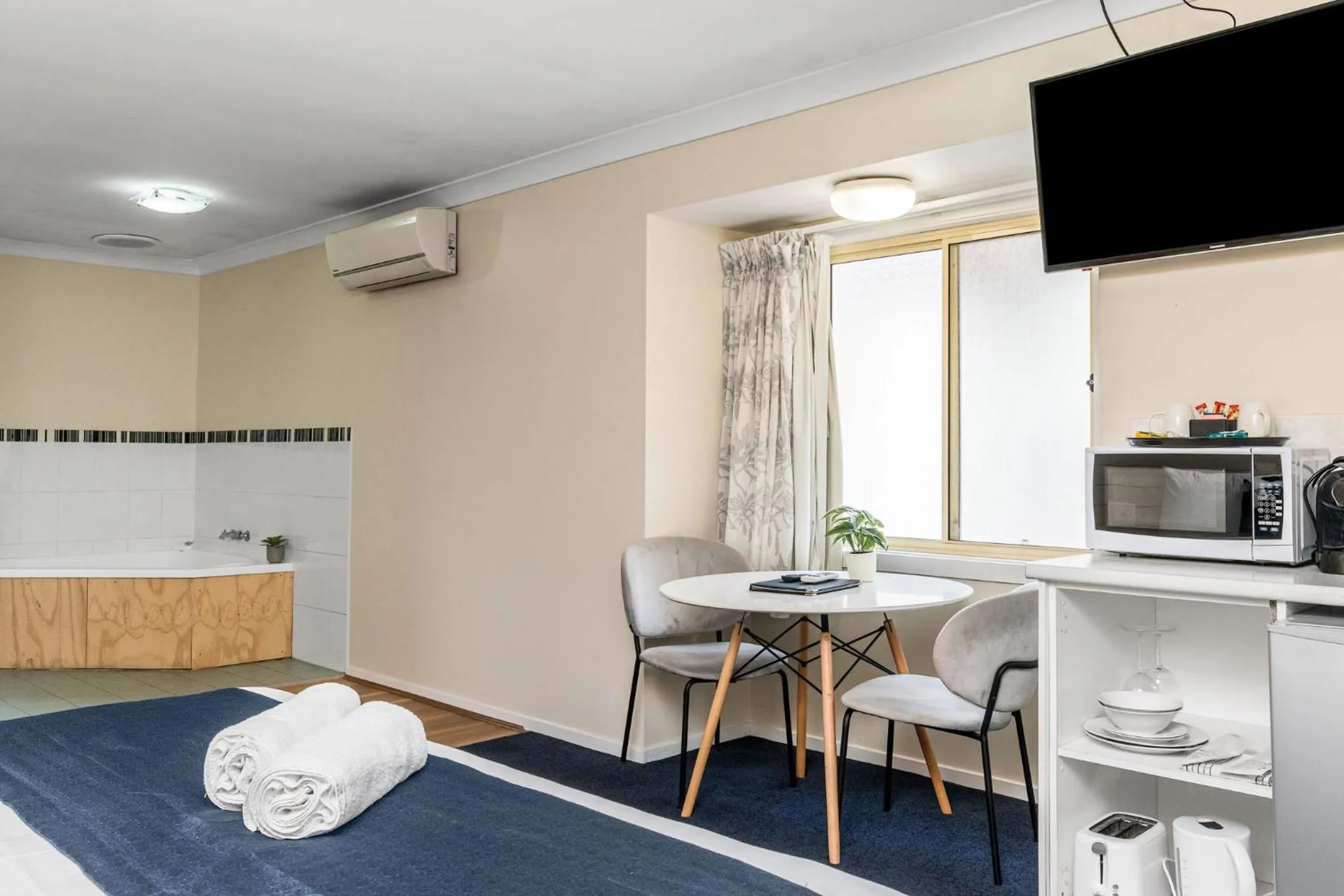 Photo of the whole room, Bed in Lismore Wilson Motel