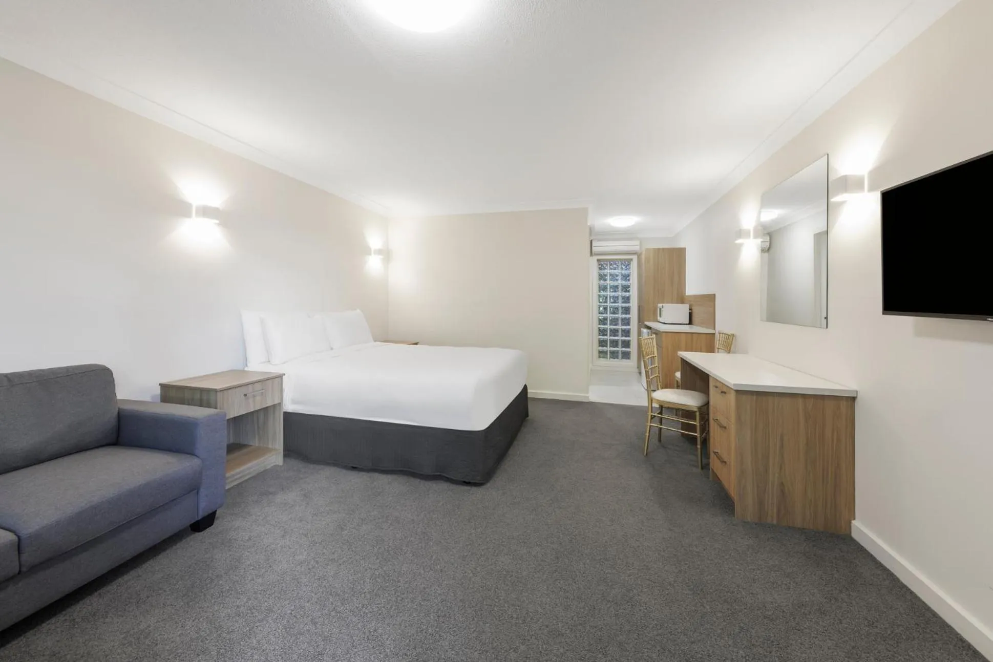 Bed in Elizabethan Lodge