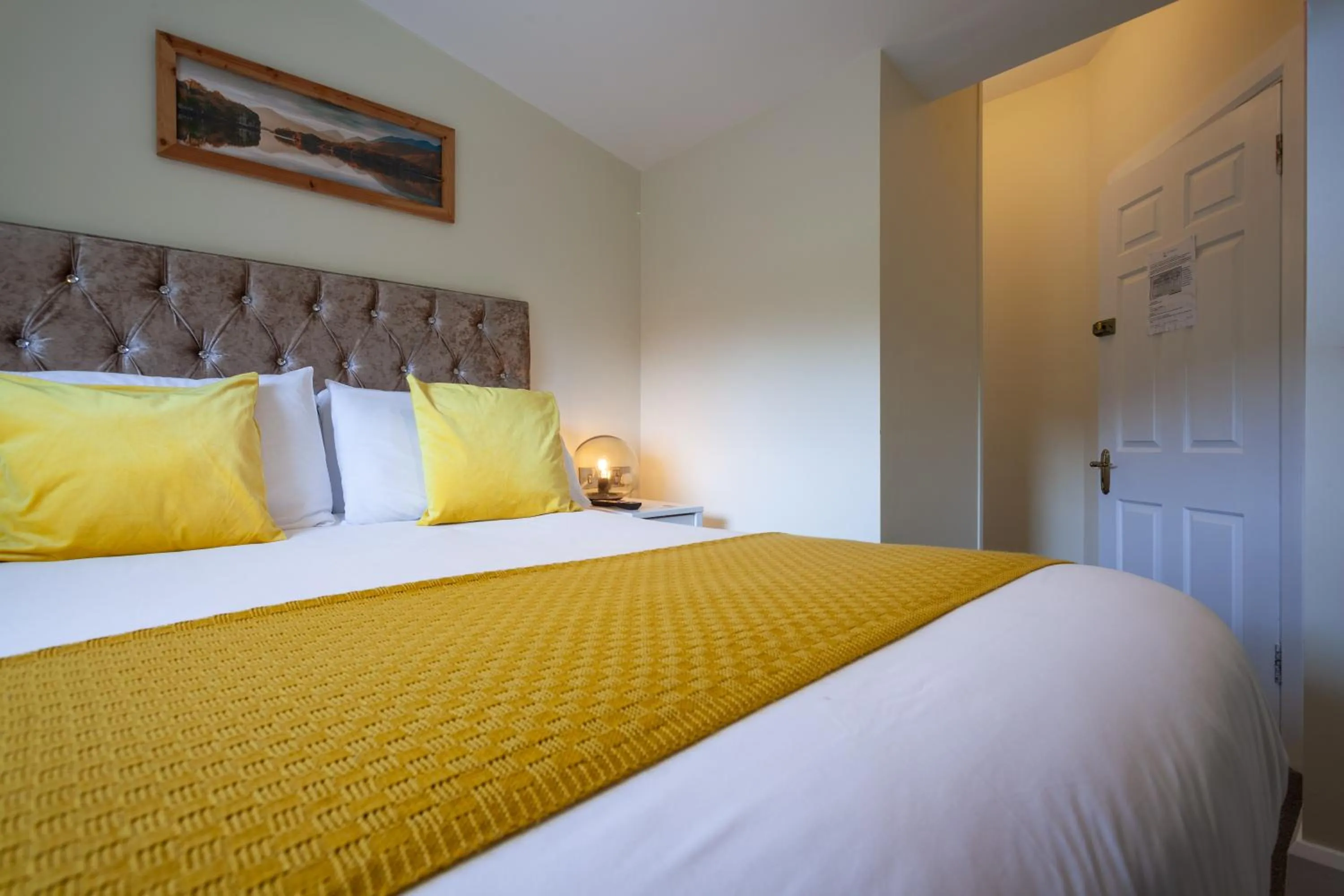 Bedroom, Bed in The Waterfront