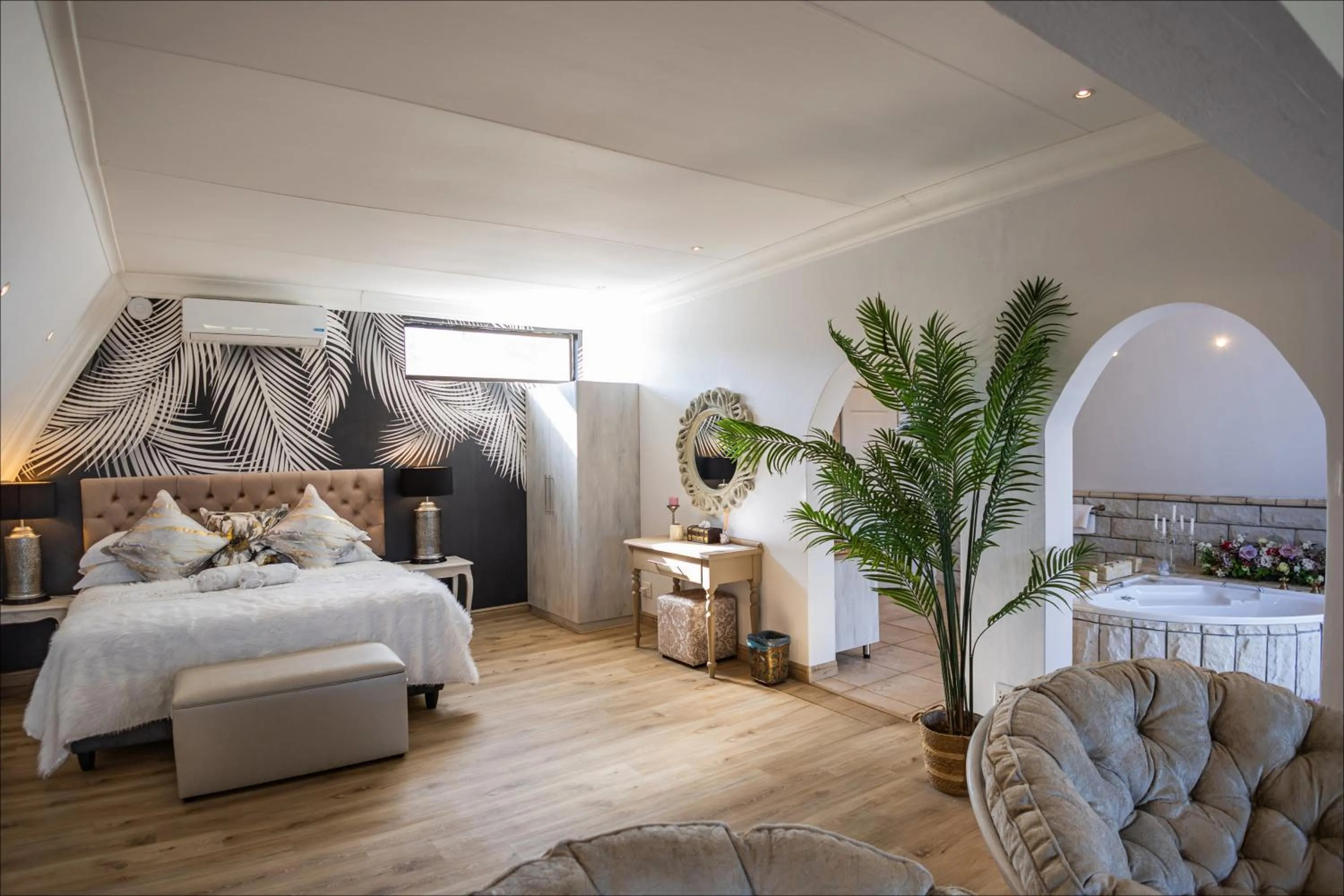 Photo of the whole room, Bed in Lavender Hill Country Estate and Wedding Venue