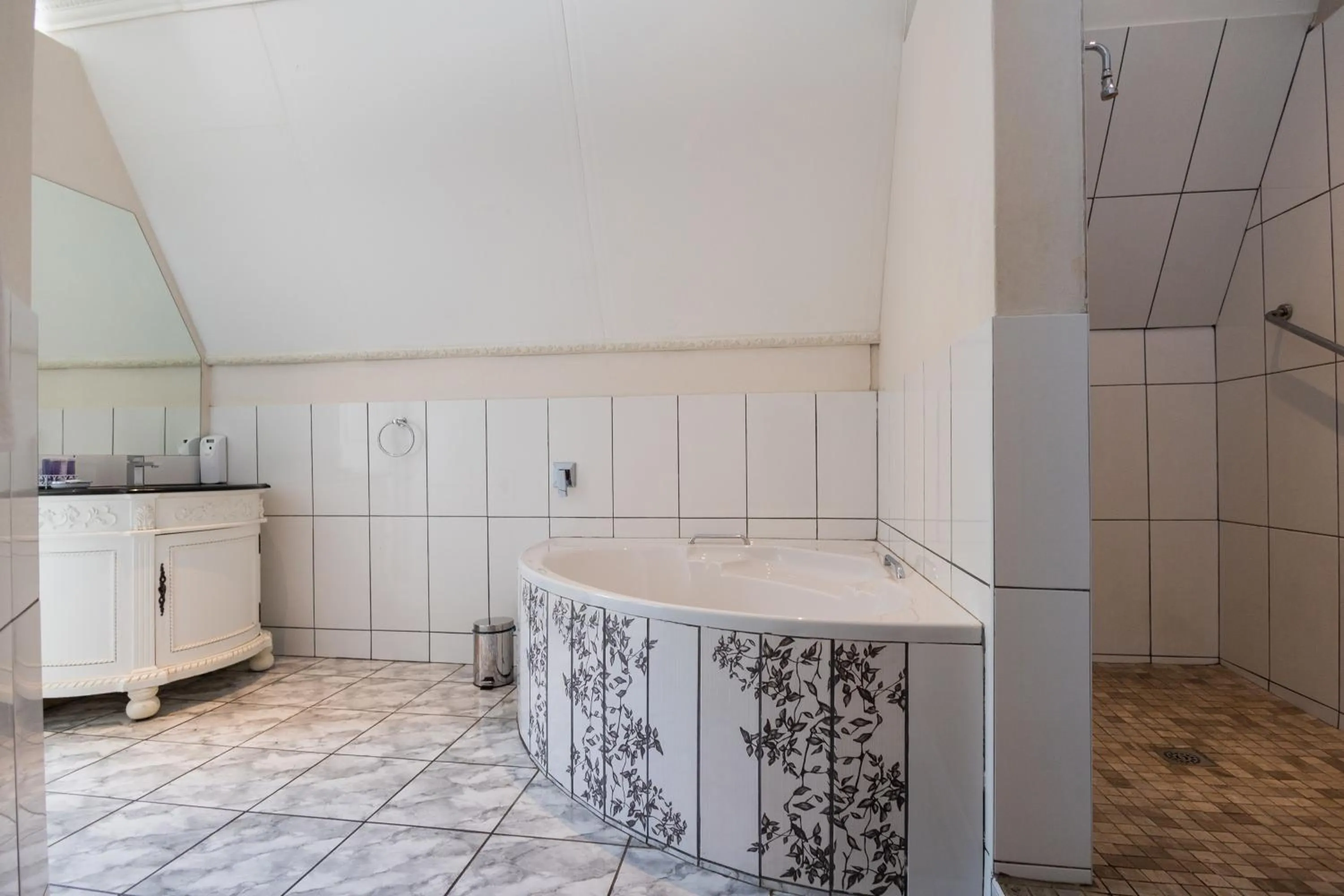 Bathroom in Lavender Hill Country Estate and Wedding Venue