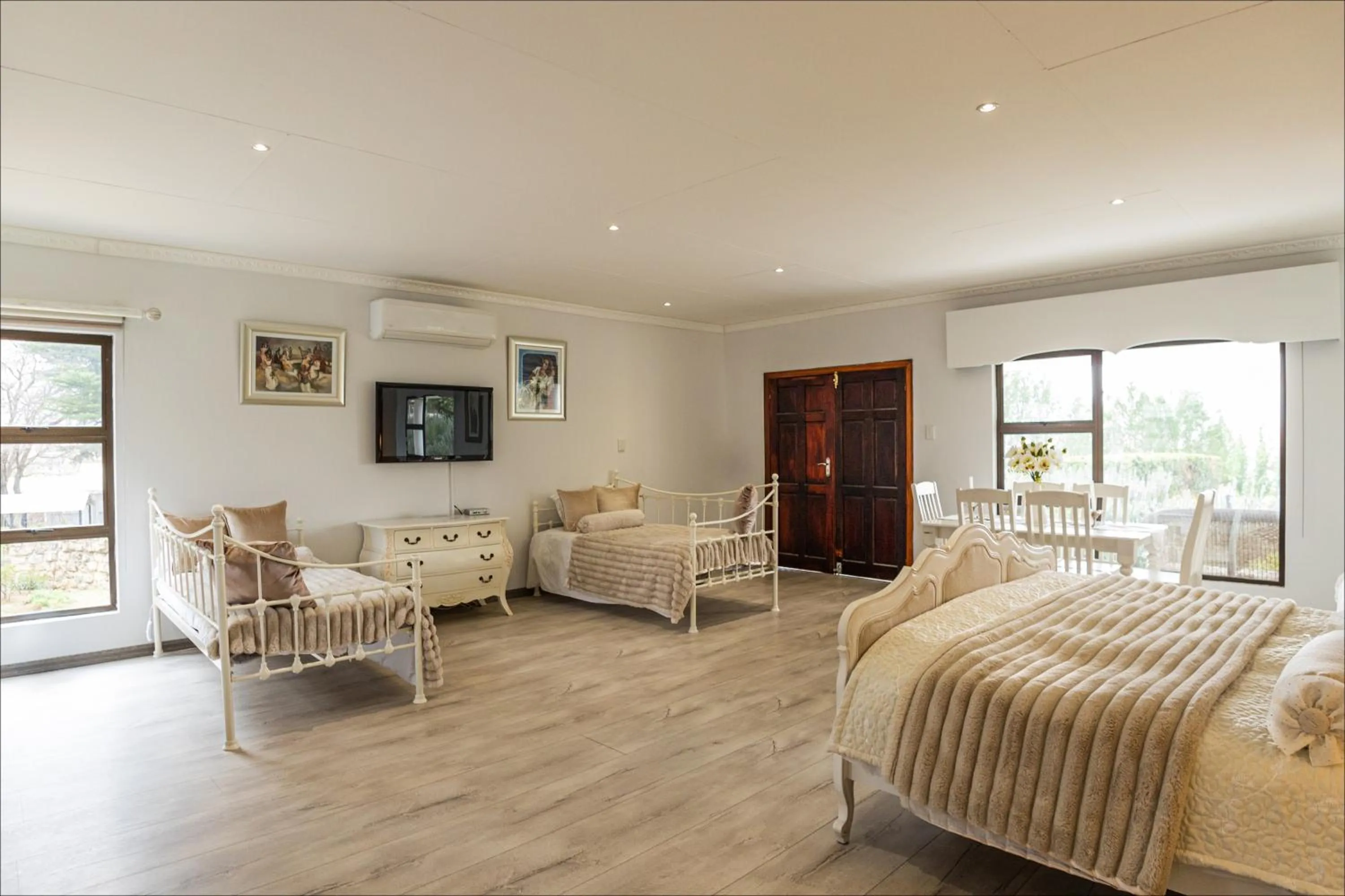 Bed in Lavender Hill Country Estate and Wedding Venue