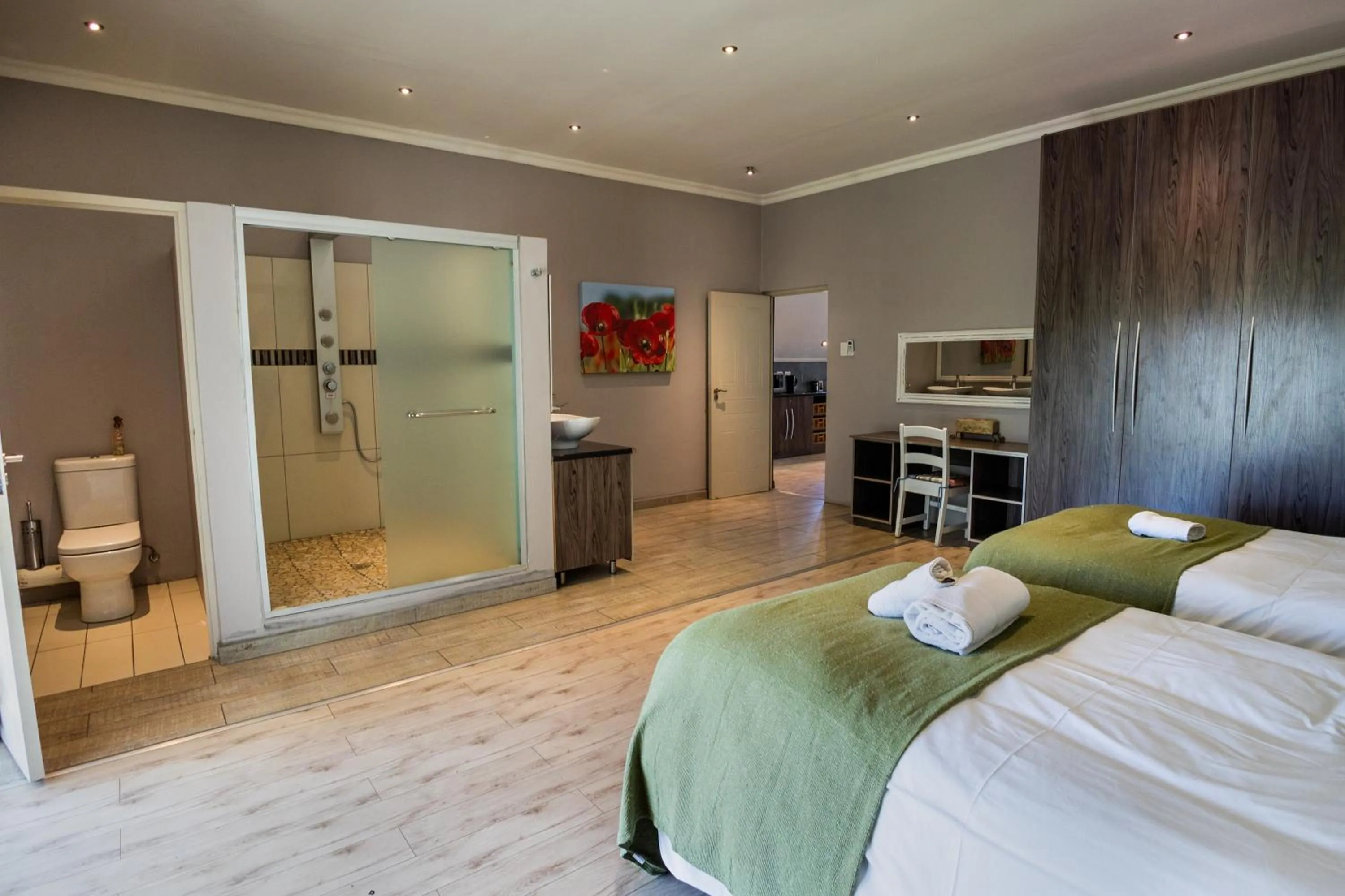 Photo of the whole room, Bed in Lavender Hill Country Estate and Wedding Venue