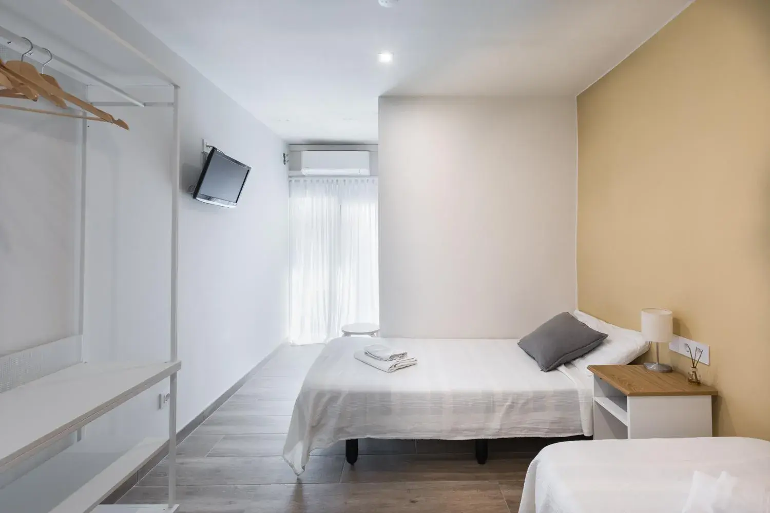 Standard Twin Room in Hostal Oliveta Standard Twin Room in Hostal Oliveta
