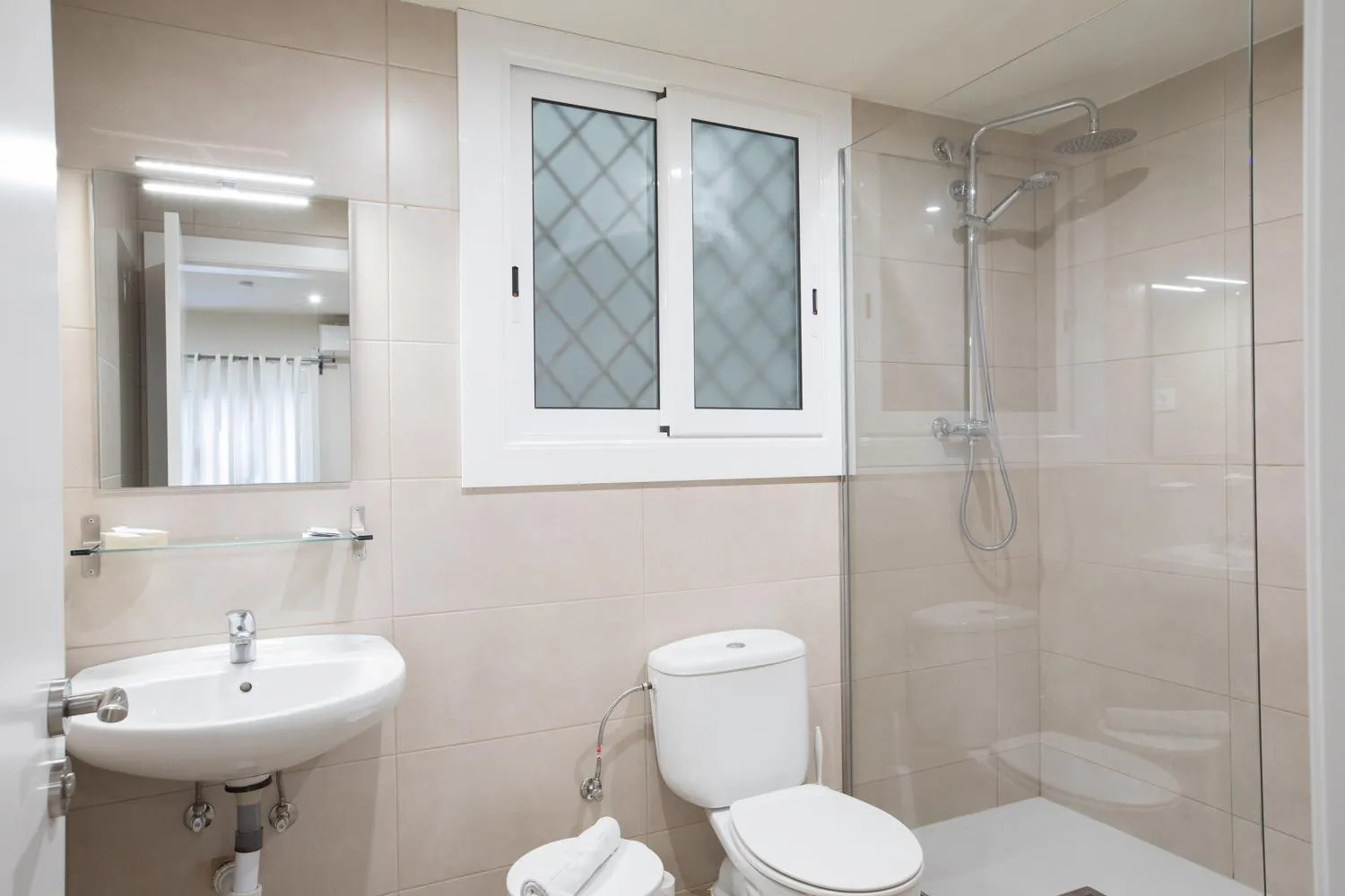 Shower in Hostal Oliveta