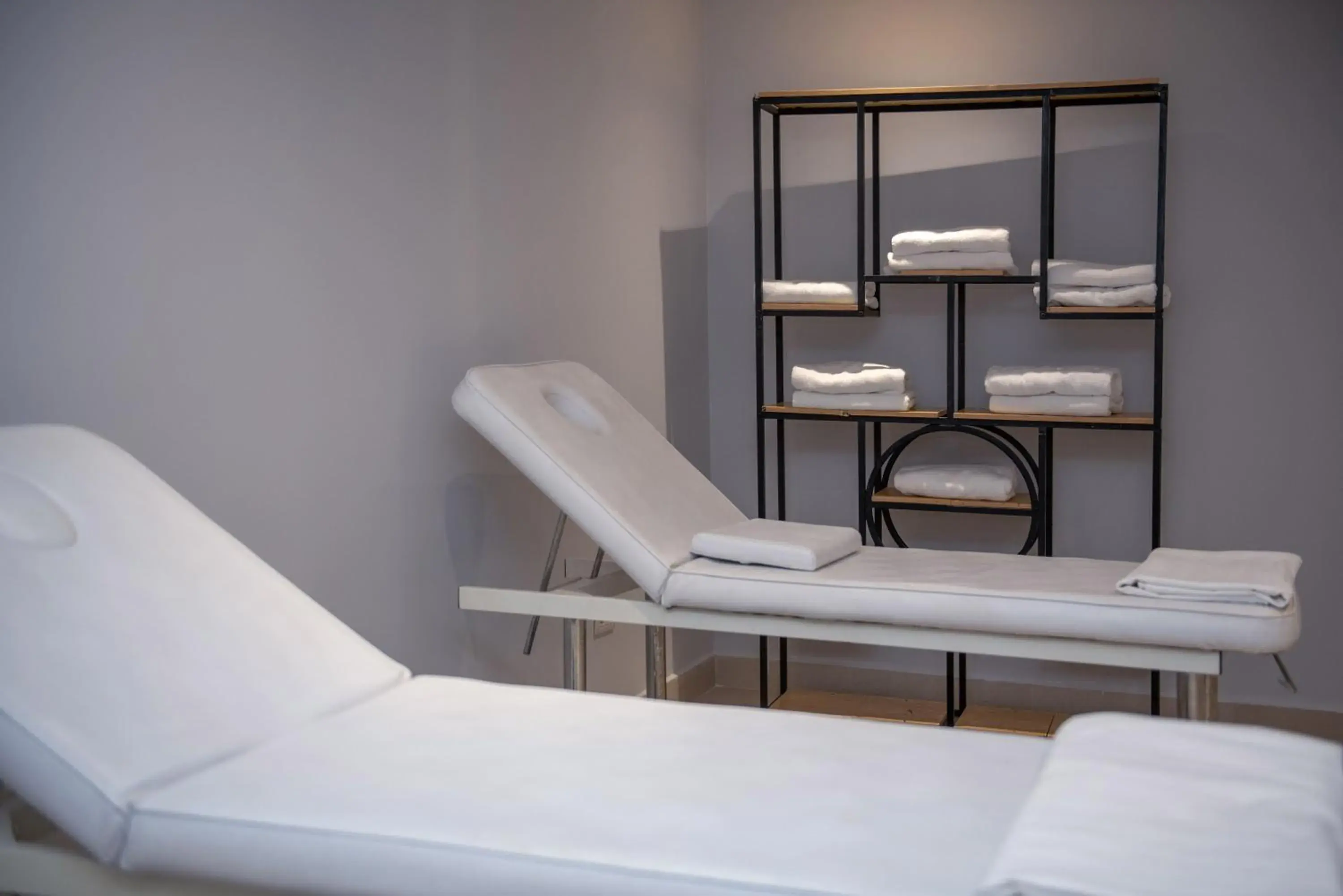 Bed in Shkodër Grand Hotel Europa Affiliated by Meliá Bed in Shkodër Grand Hotel Europa Affiliated by Meliá