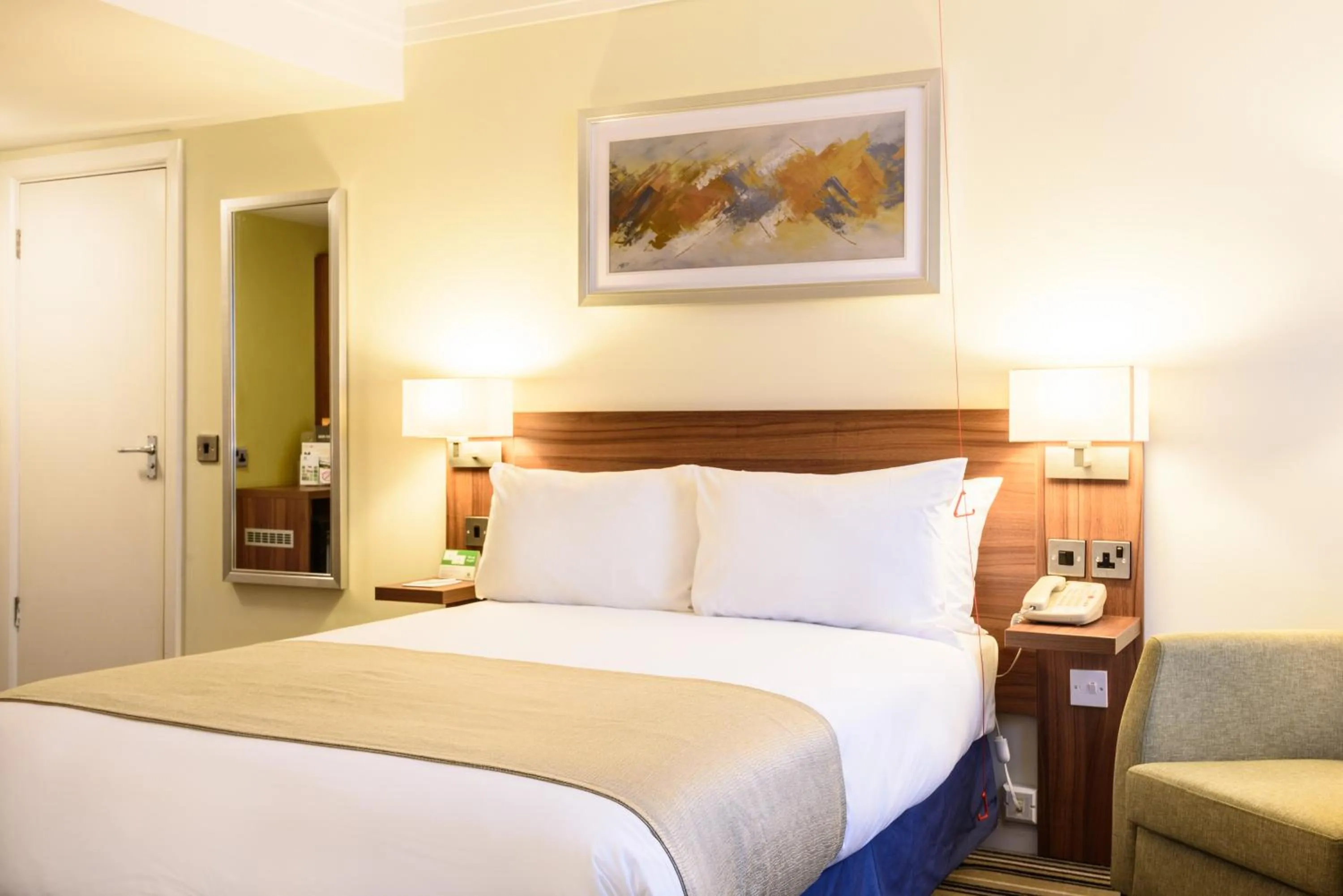 Bed in Holiday Inn Portsmouth by IHG