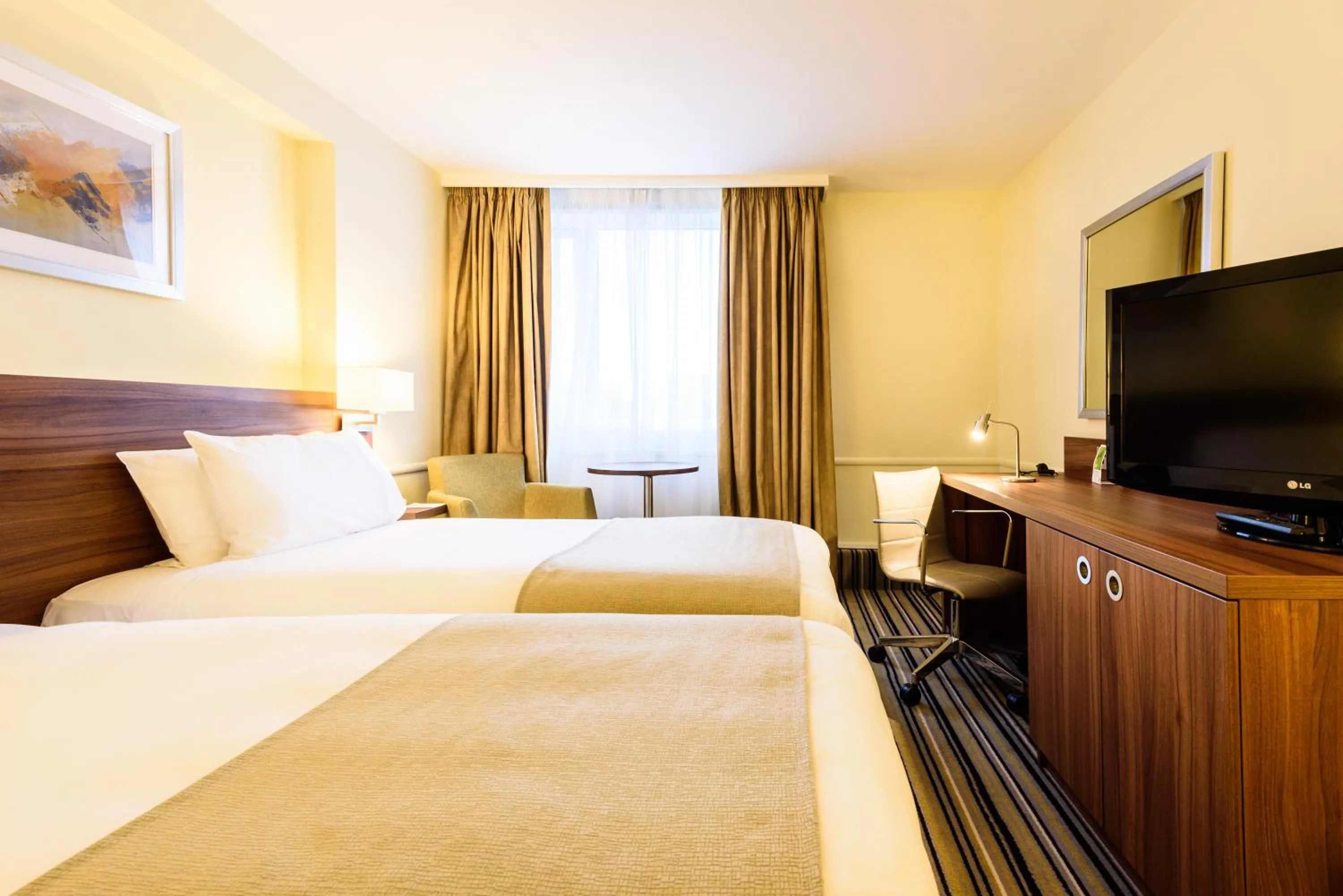 Bed in Holiday Inn Portsmouth by IHG