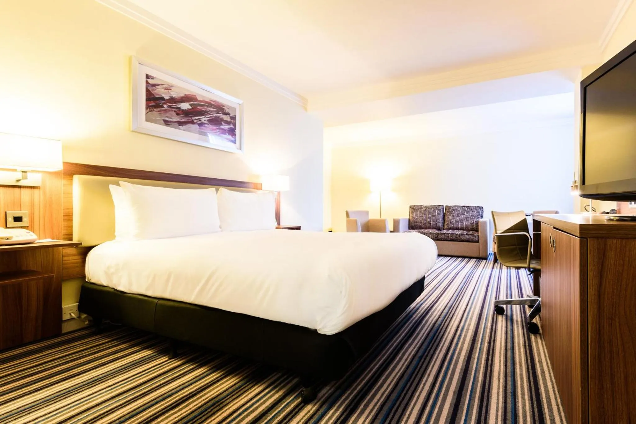 Photo of the whole room, Bed in Holiday Inn Portsmouth by IHG