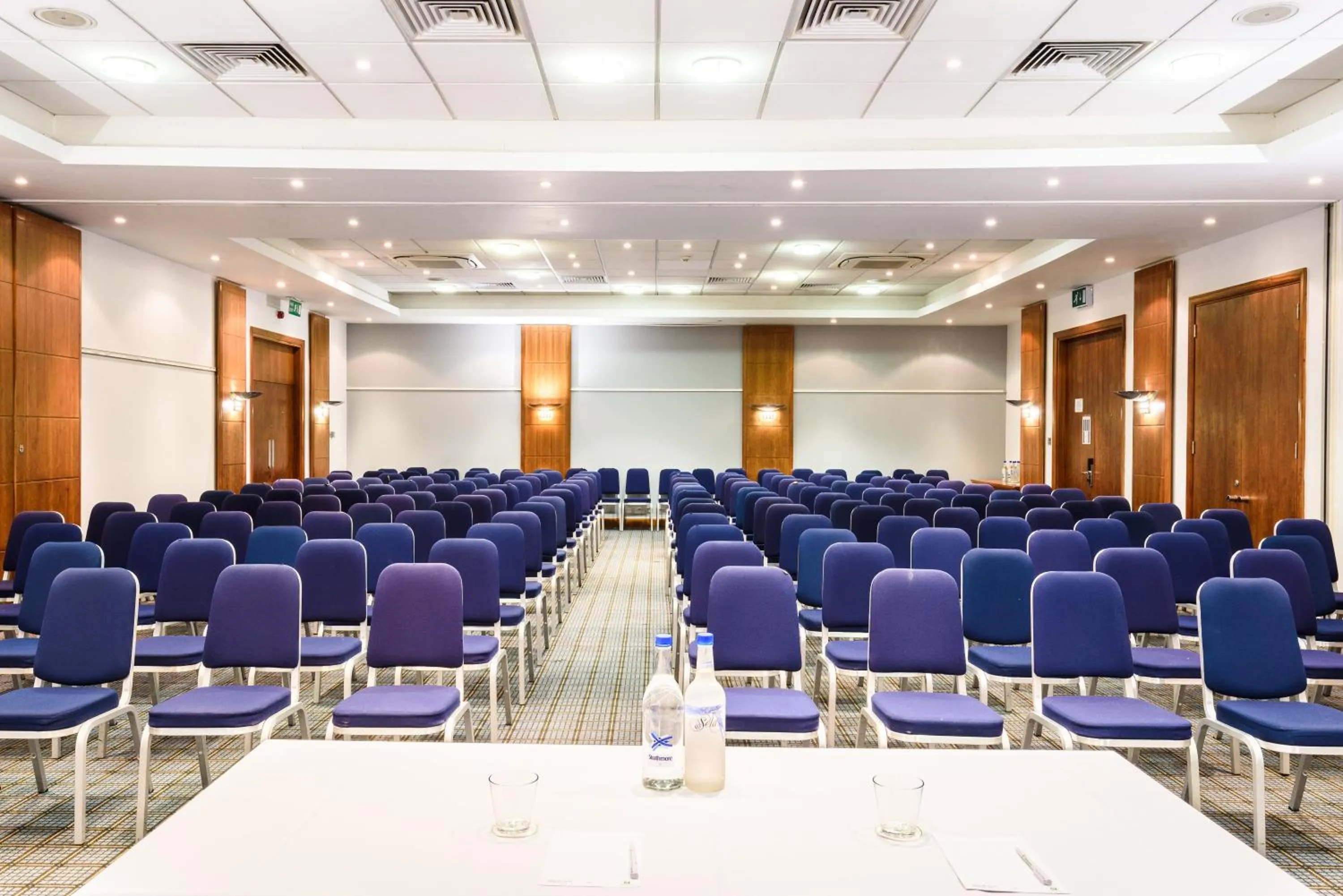 Meeting/conference room in Holiday Inn Portsmouth by IHG