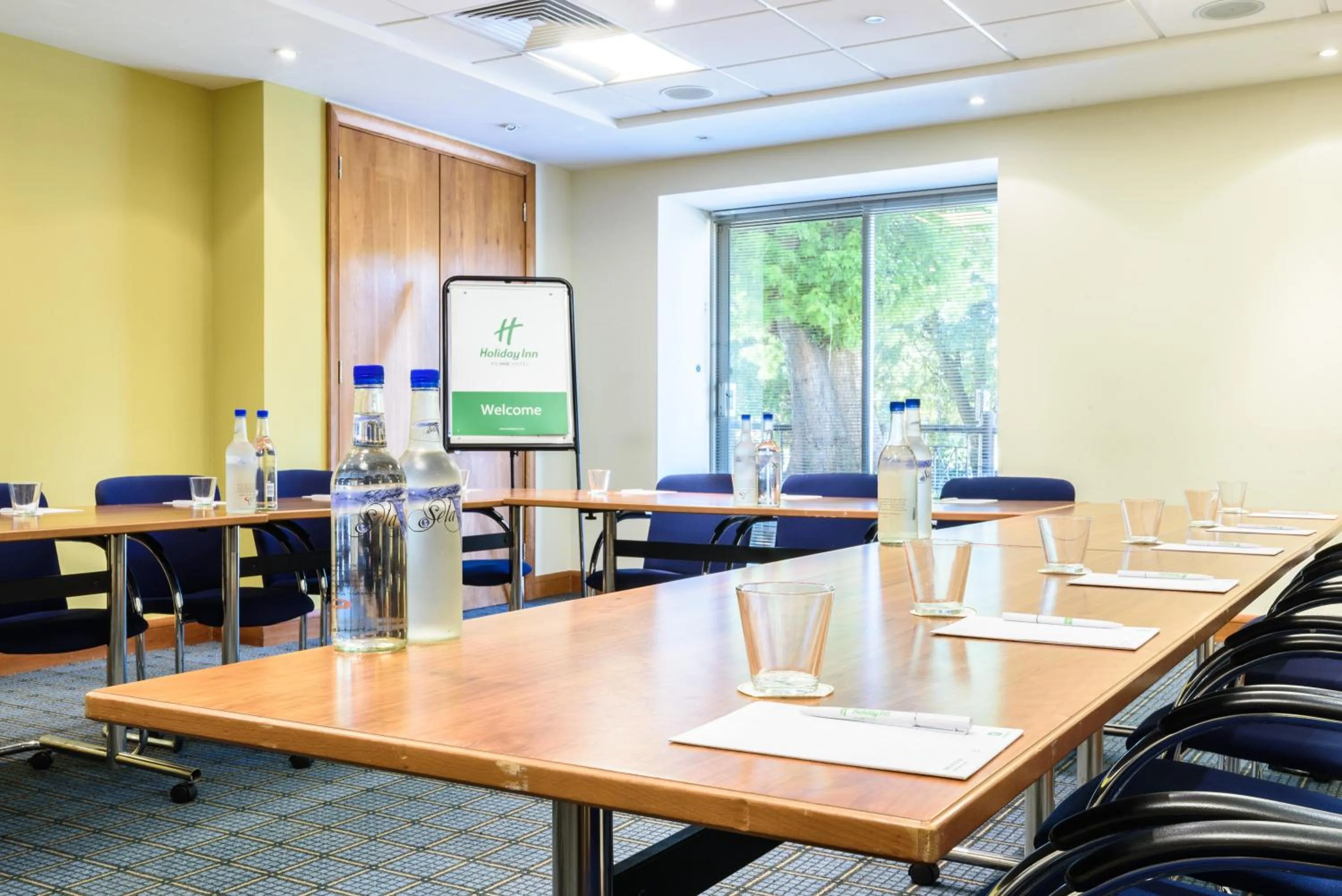 Meeting/conference room in Holiday Inn Portsmouth by IHG