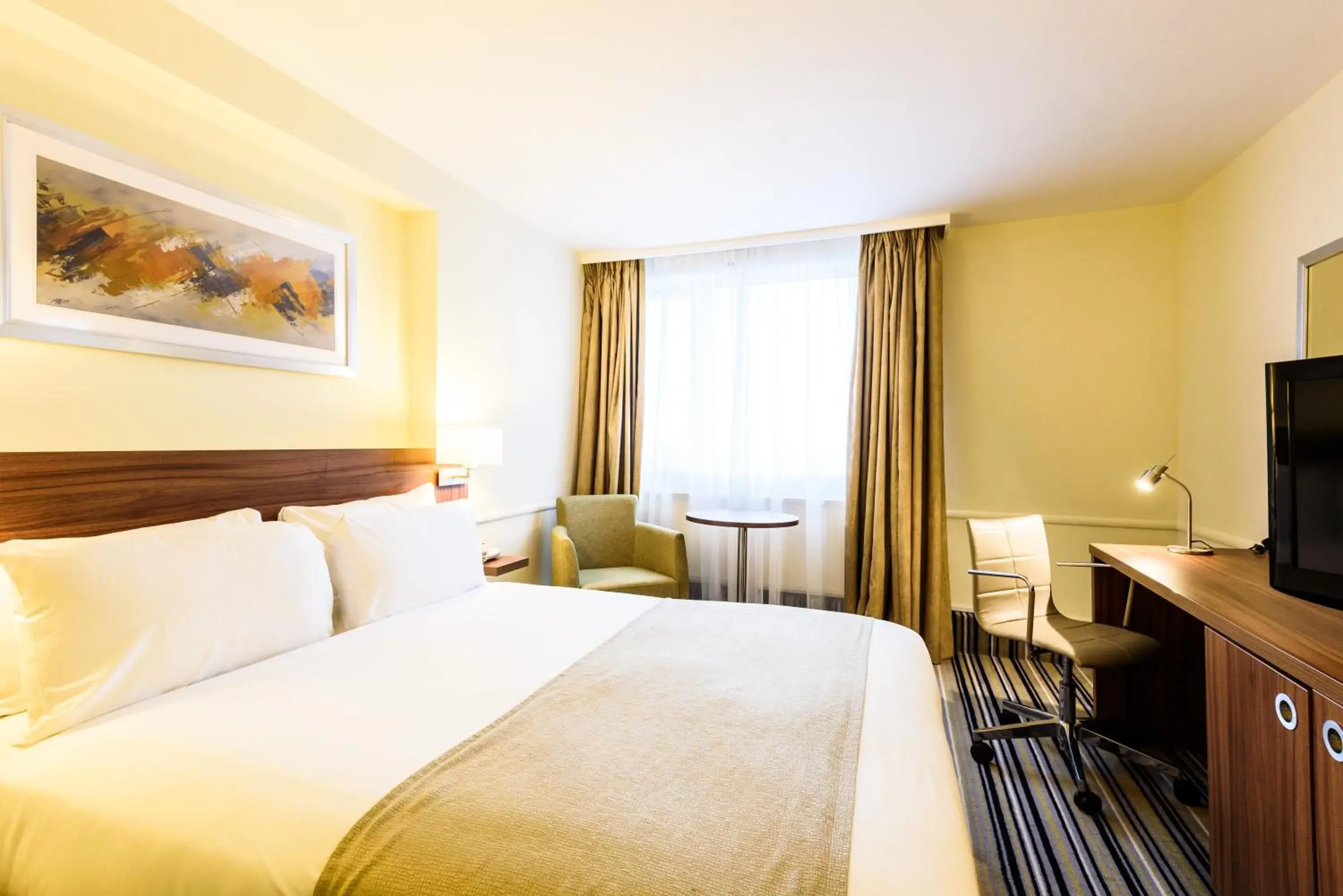 Bed in Holiday Inn Portsmouth by IHG Bed in Holiday Inn Portsmouth by IHG