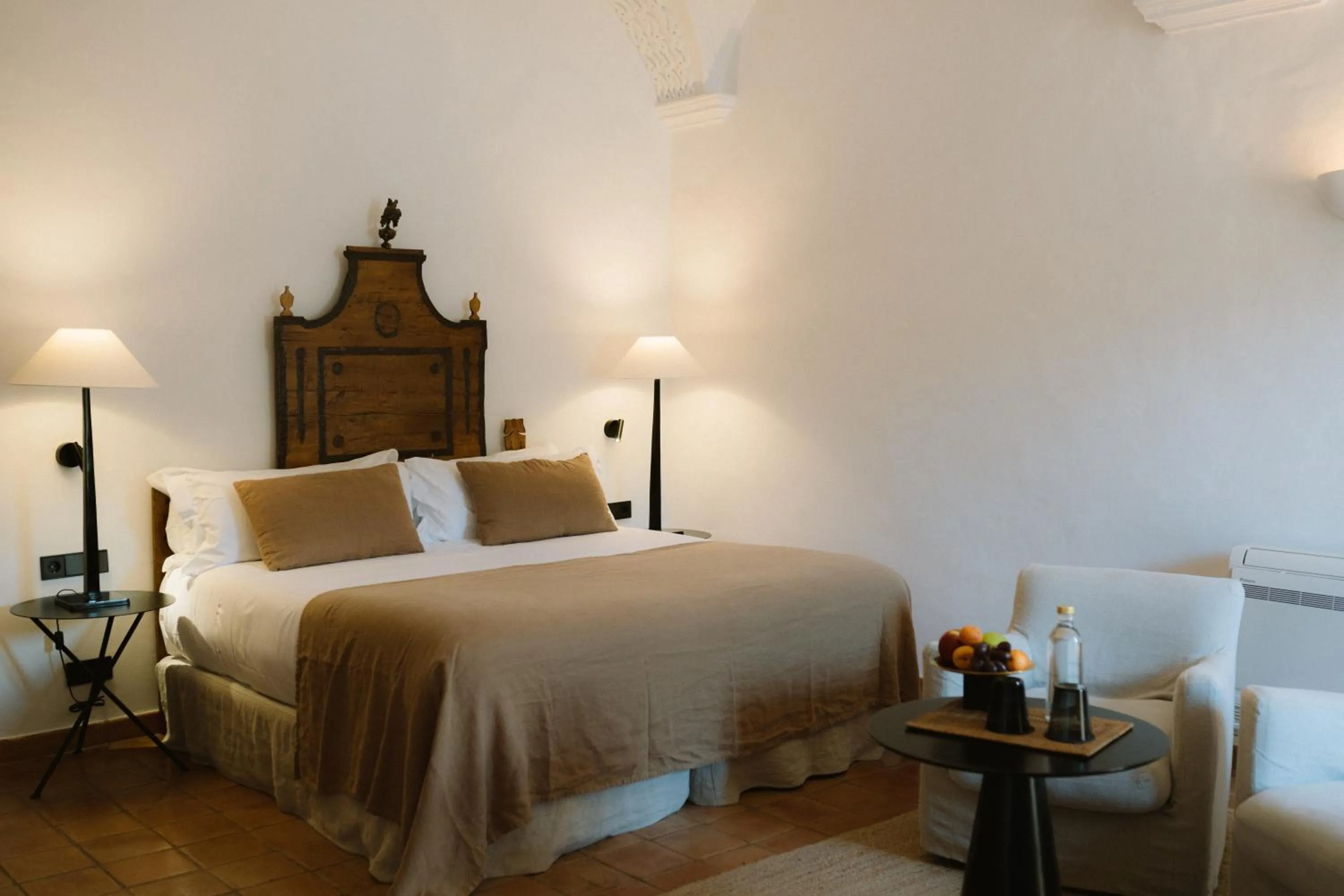 Bed in Mas de Torrent Hotel & Spa, Relais & Châteaux