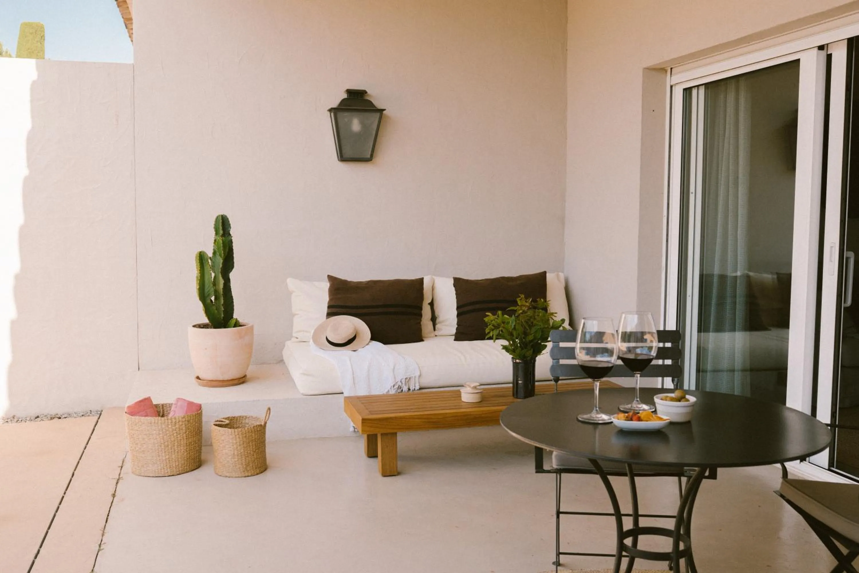 Patio in Mas de Torrent Hotel & Spa, Relais & Châteaux