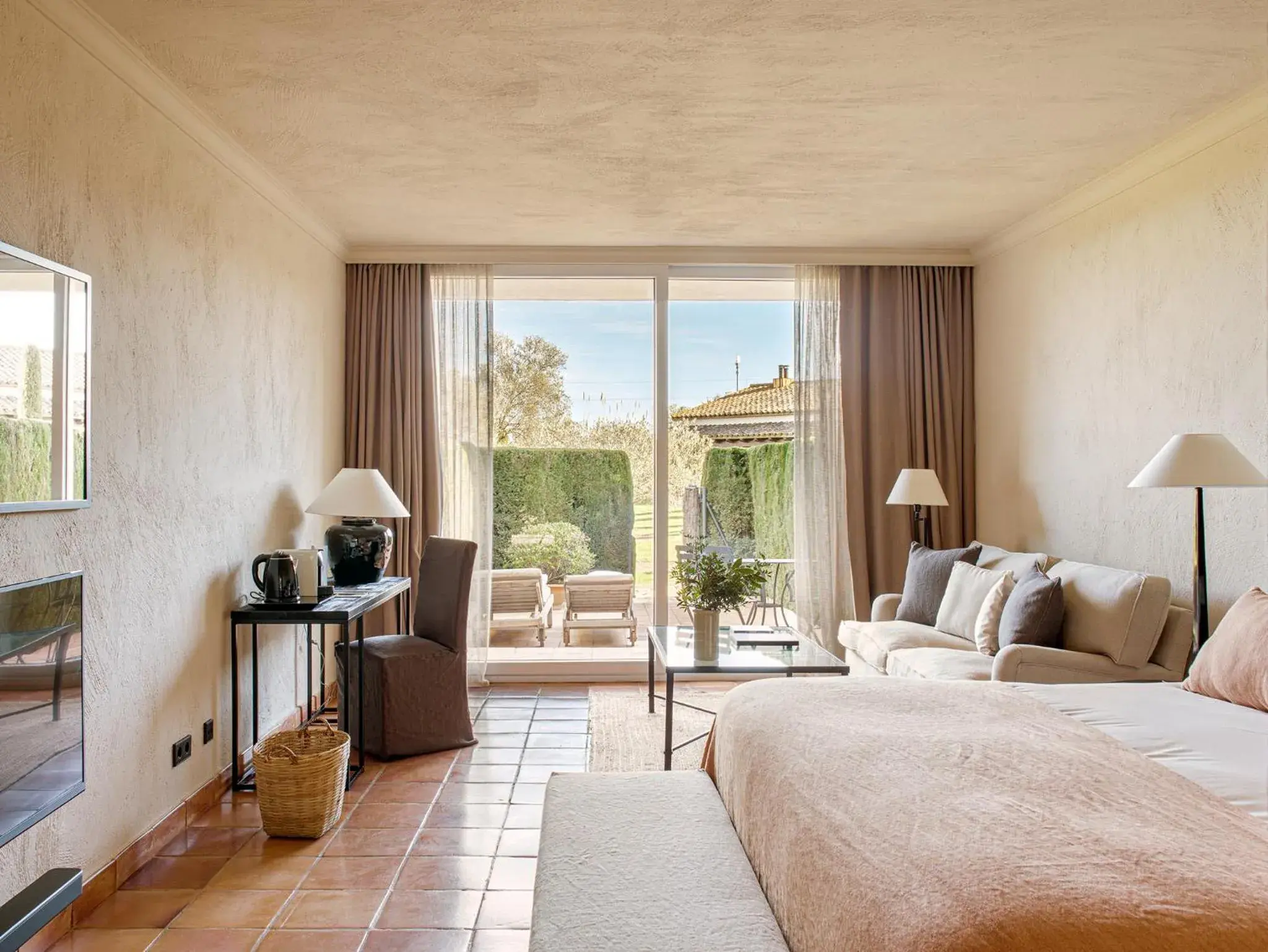 Suite with Garden View in Mas de Torrent Hotel & Spa, Relais & Châteaux Suite with Garden View in Mas de Torrent Hotel & Spa, Relais & Châteaux