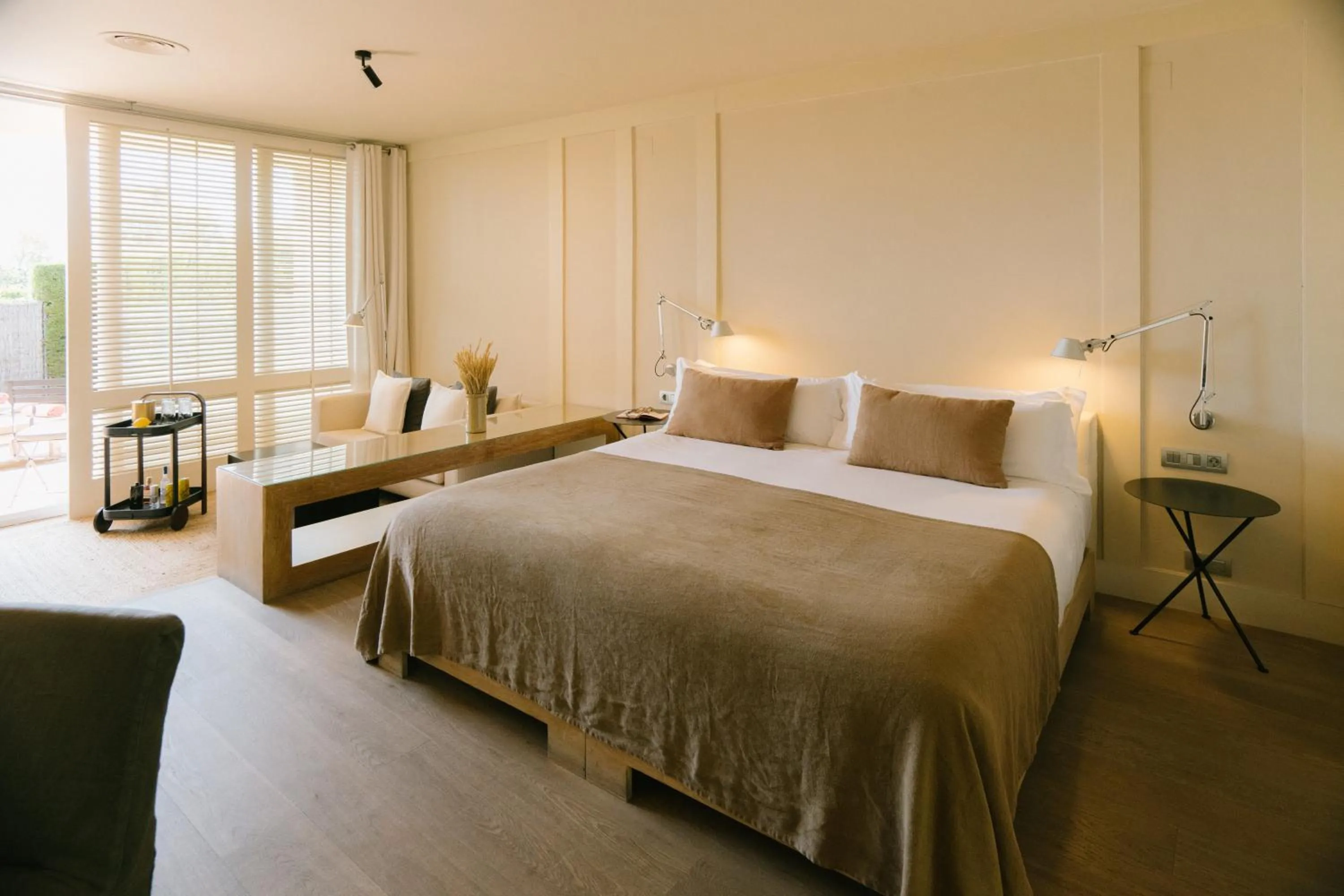 Bed in Mas de Torrent Hotel & Spa, Relais & Châteaux