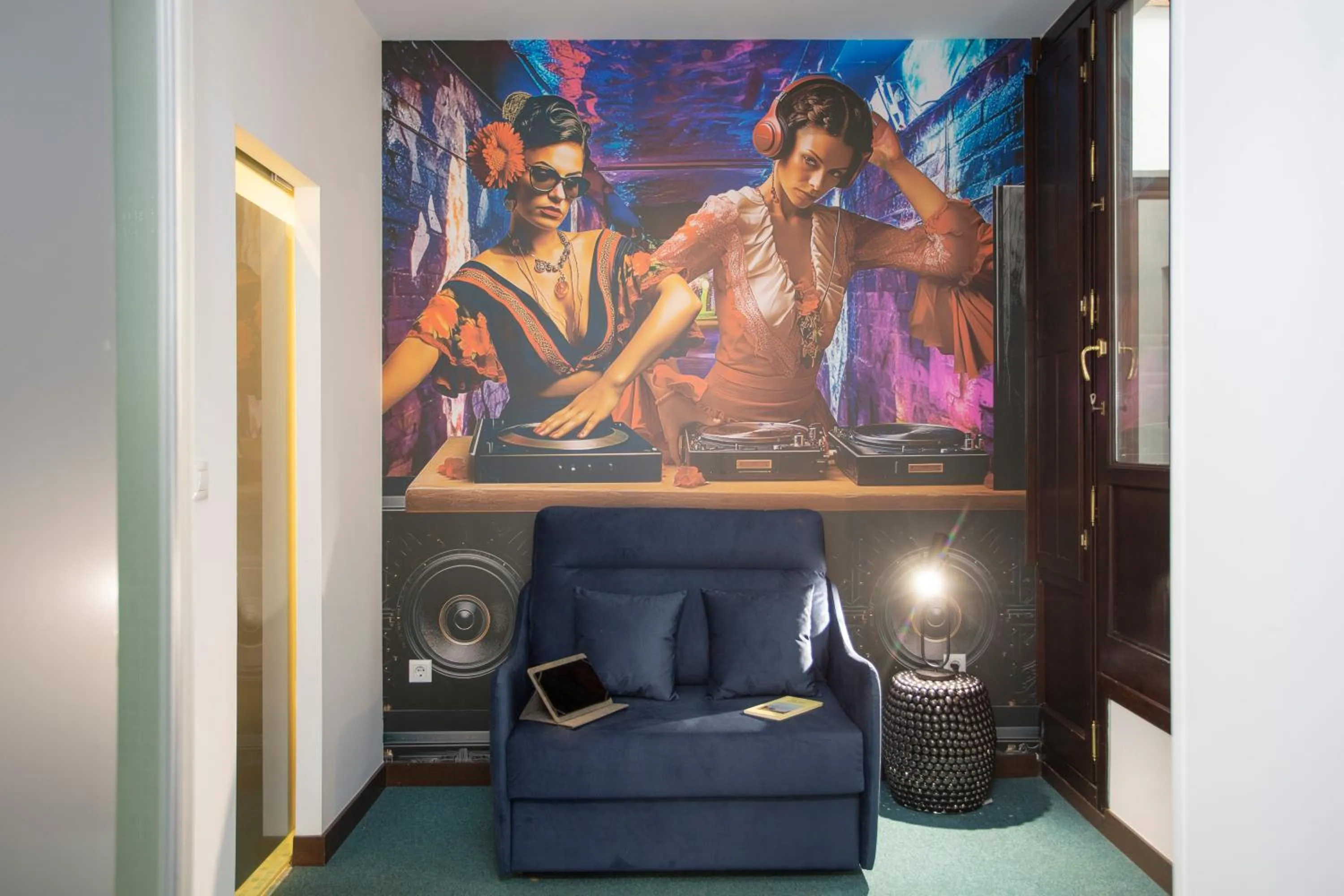 Photo of the whole room in Casual Ilbira Granada