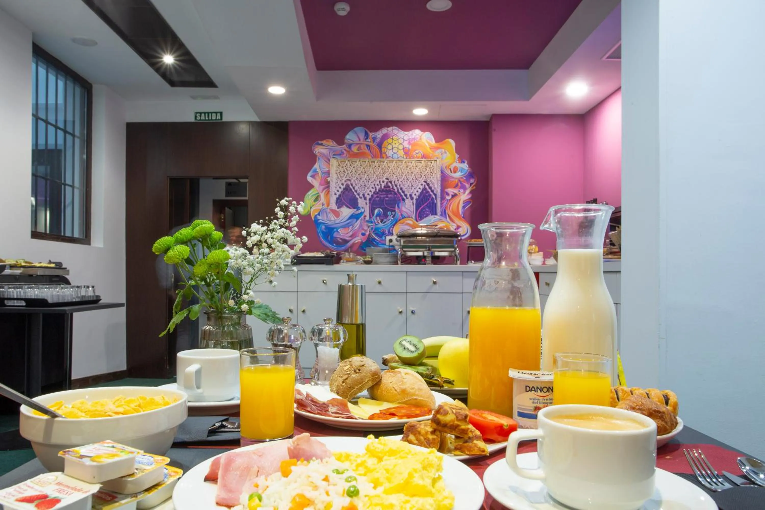Buffet breakfast in Casual Ilbira Granada