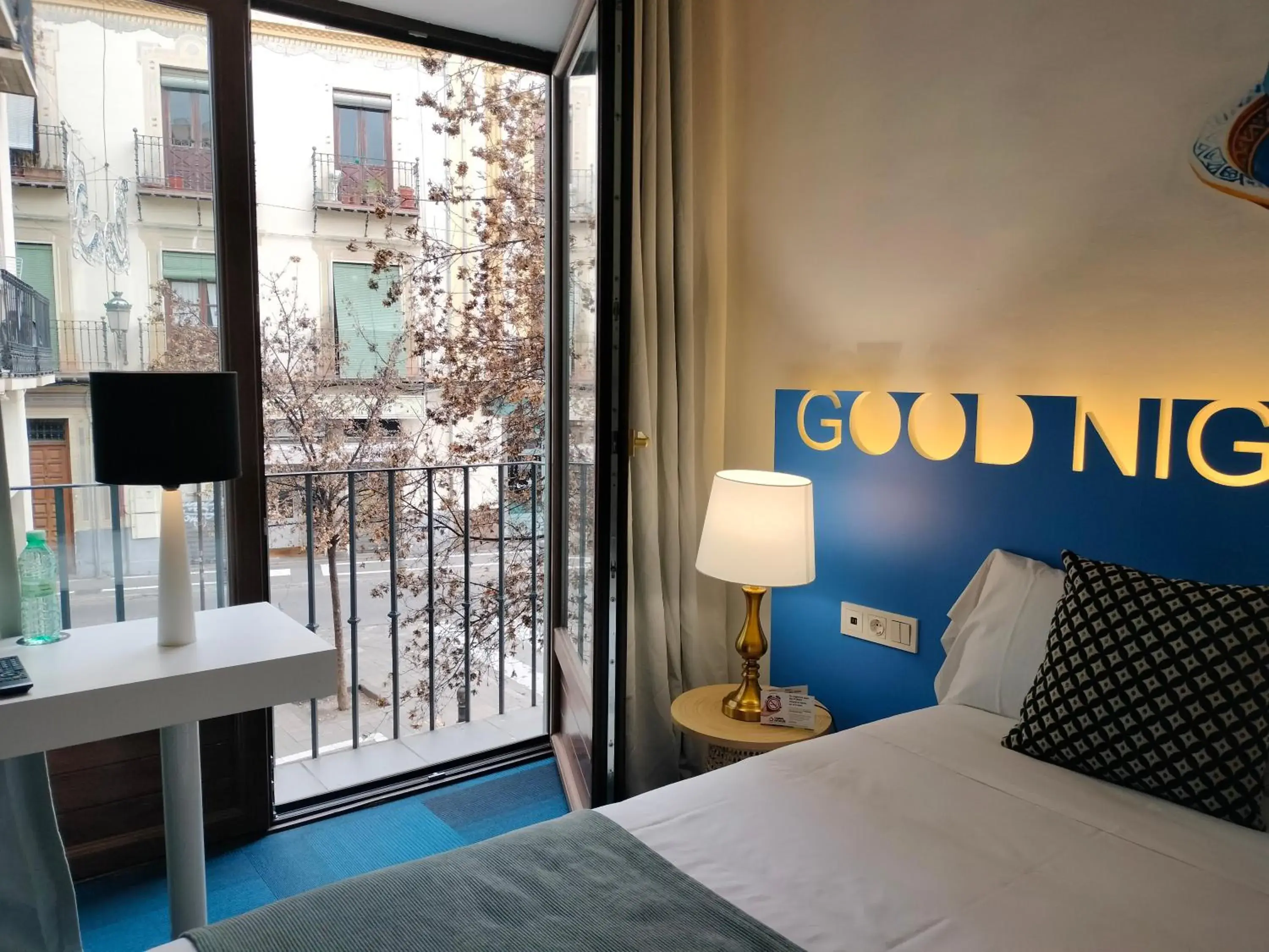 Family Room with Balcony in Casual Ilbira Granada Family Room with Balcony in Casual Ilbira Granada