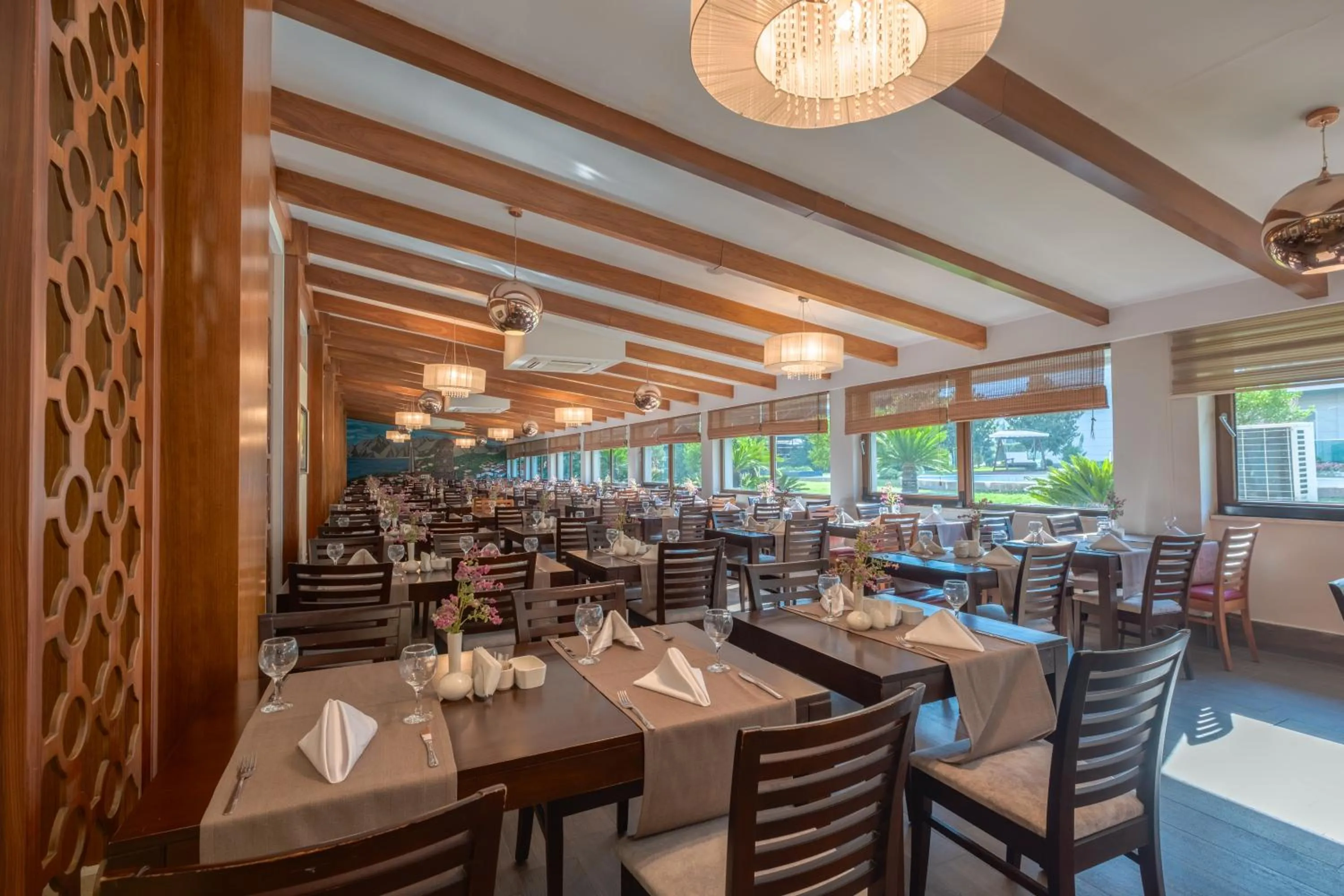 Restaurant/places to eat in Fame Residence Goynuk