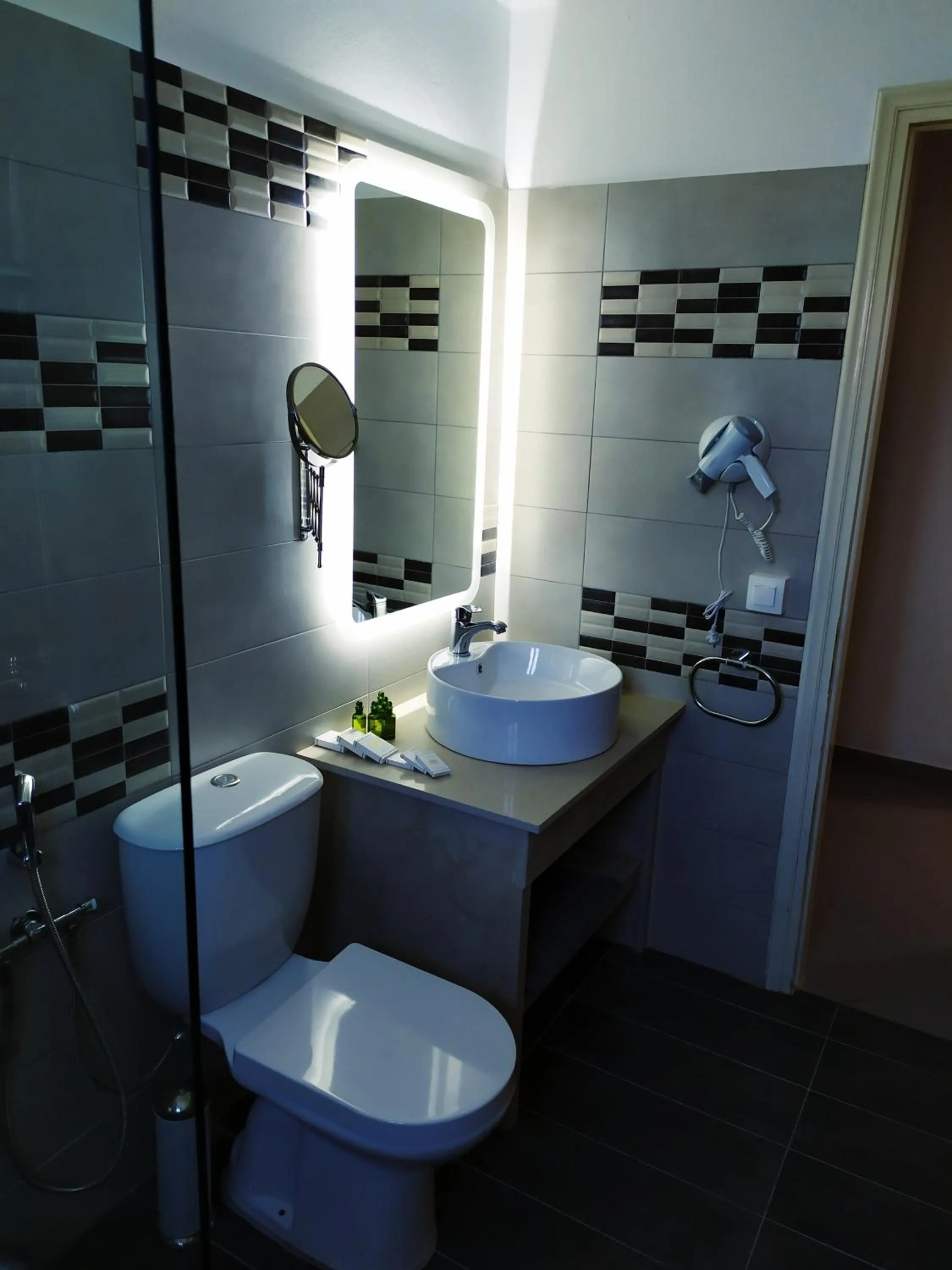 Toilet in Riposo Studios & Apartments