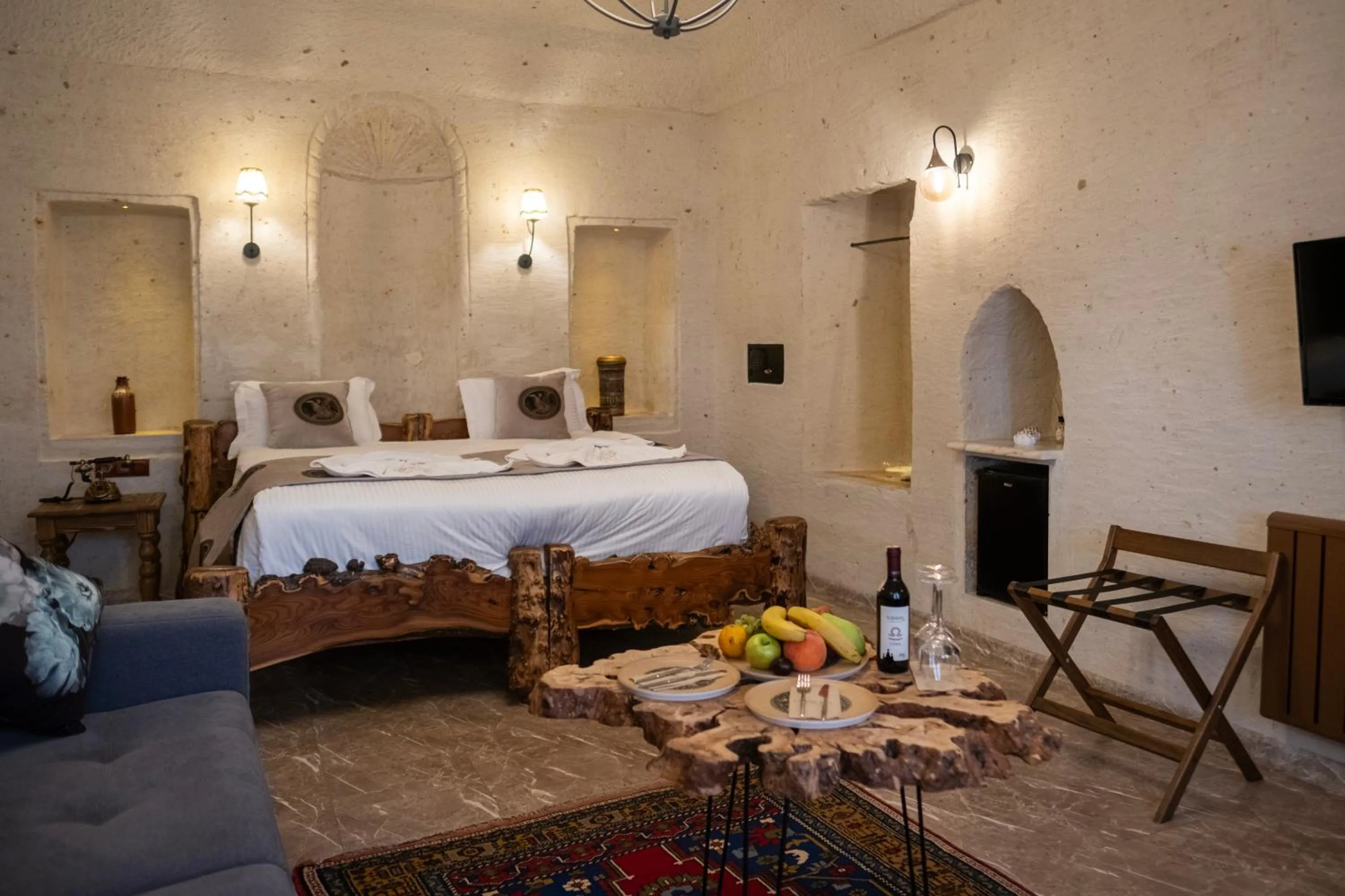 Bed in Urgup Evi Cave Hotel