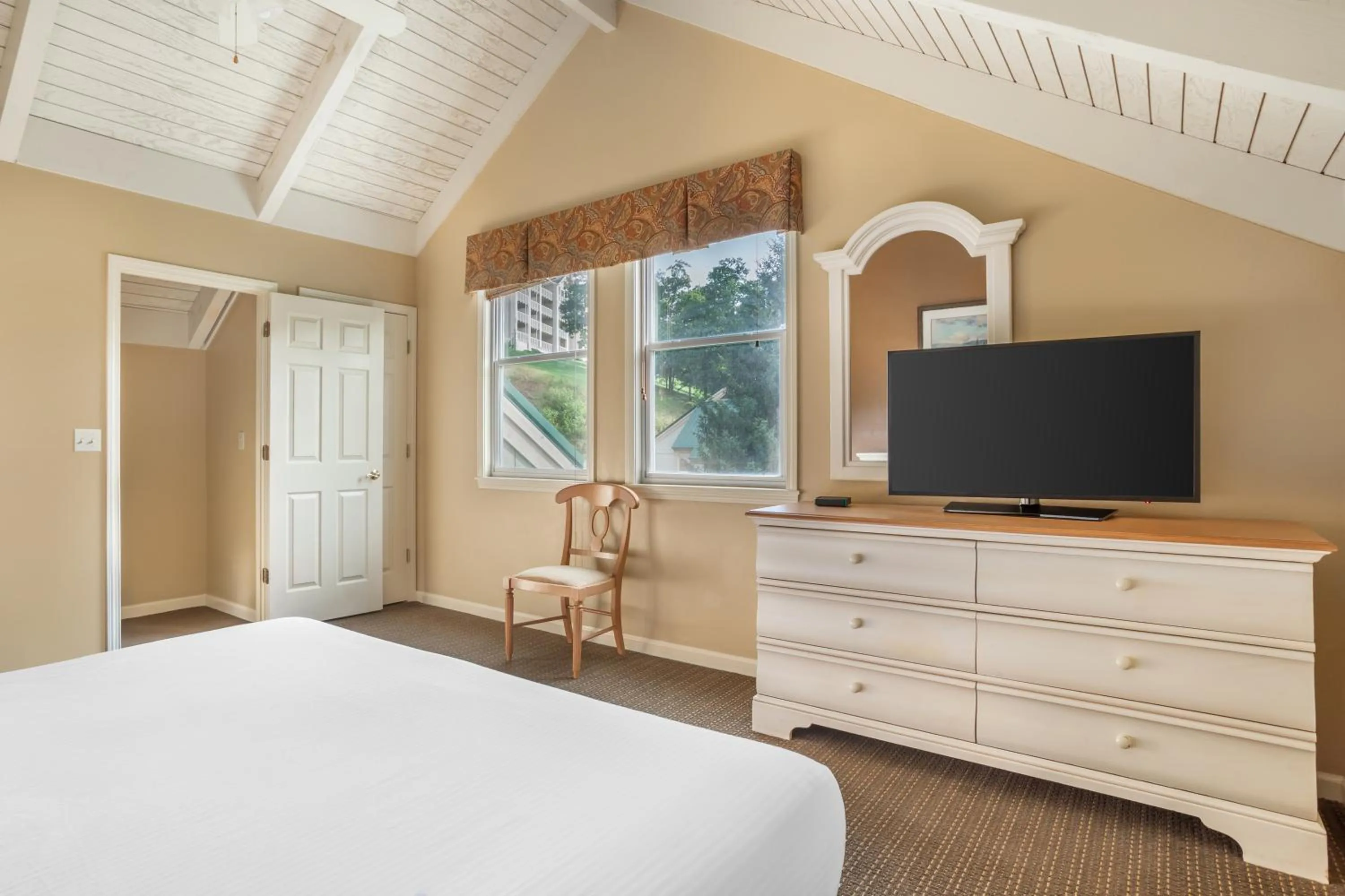 Bed in Sunrise Ridge Resort