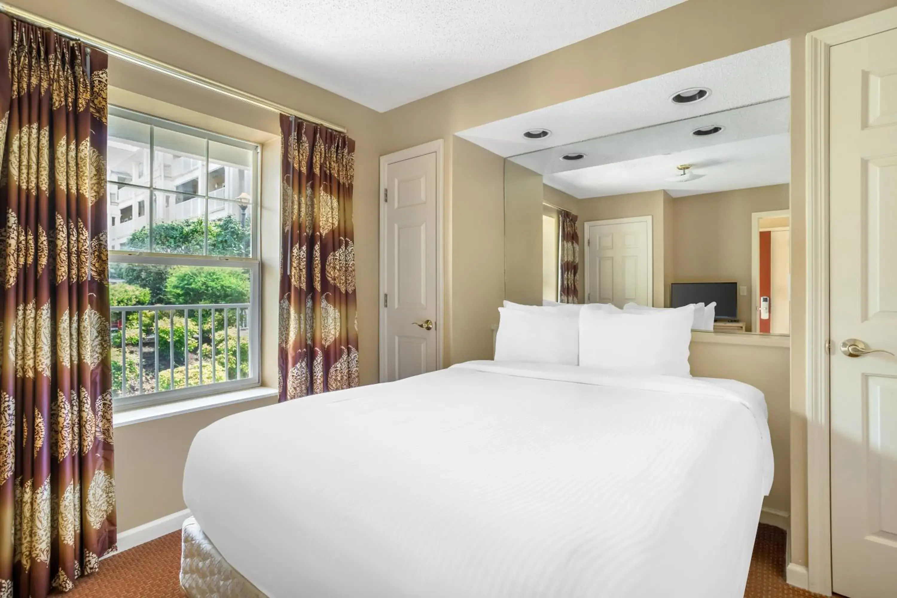 Bed in Sunrise Ridge Resort Bed in Sunrise Ridge Resort