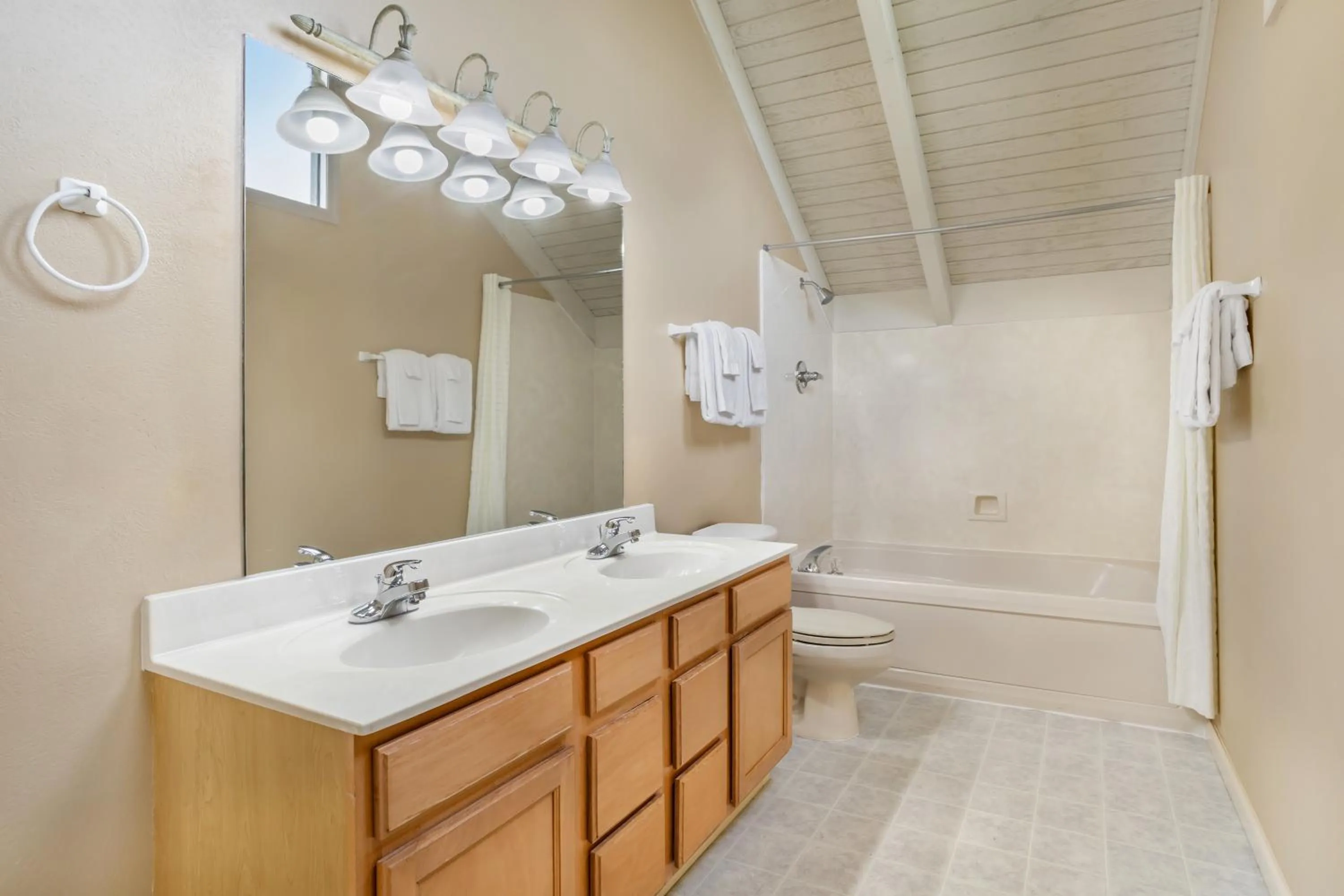 Shower in Sunrise Ridge Resort