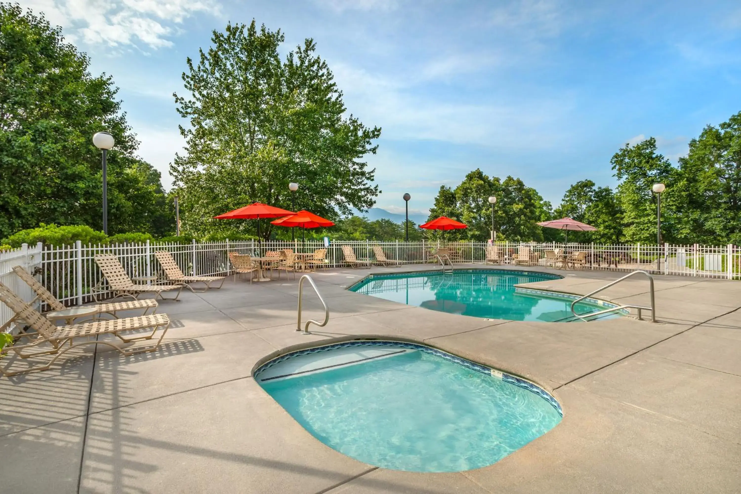 Swimming pool in Sunrise Ridge Resort Swimming pool in Sunrise Ridge Resort