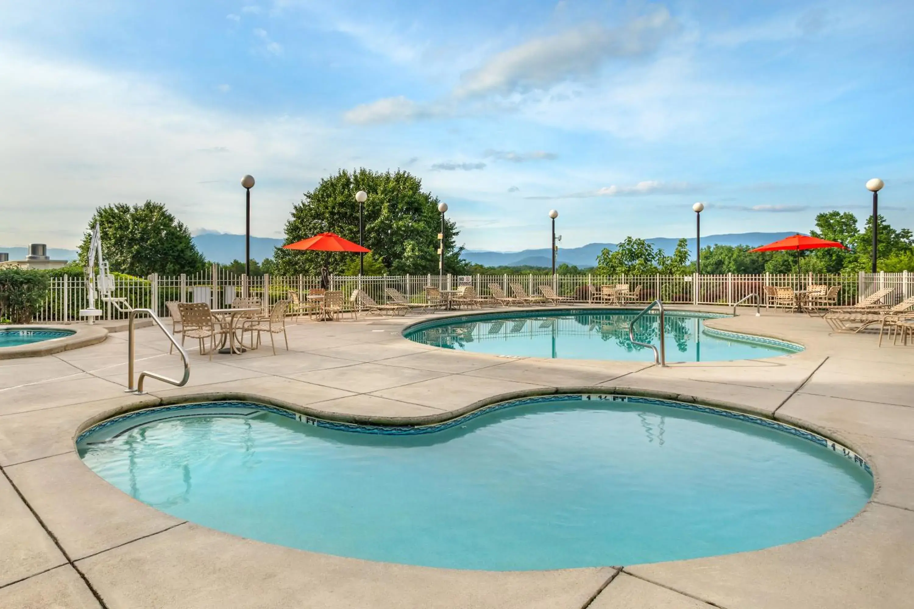 Swimming pool in Sunrise Ridge Resort Swimming pool in Sunrise Ridge Resort