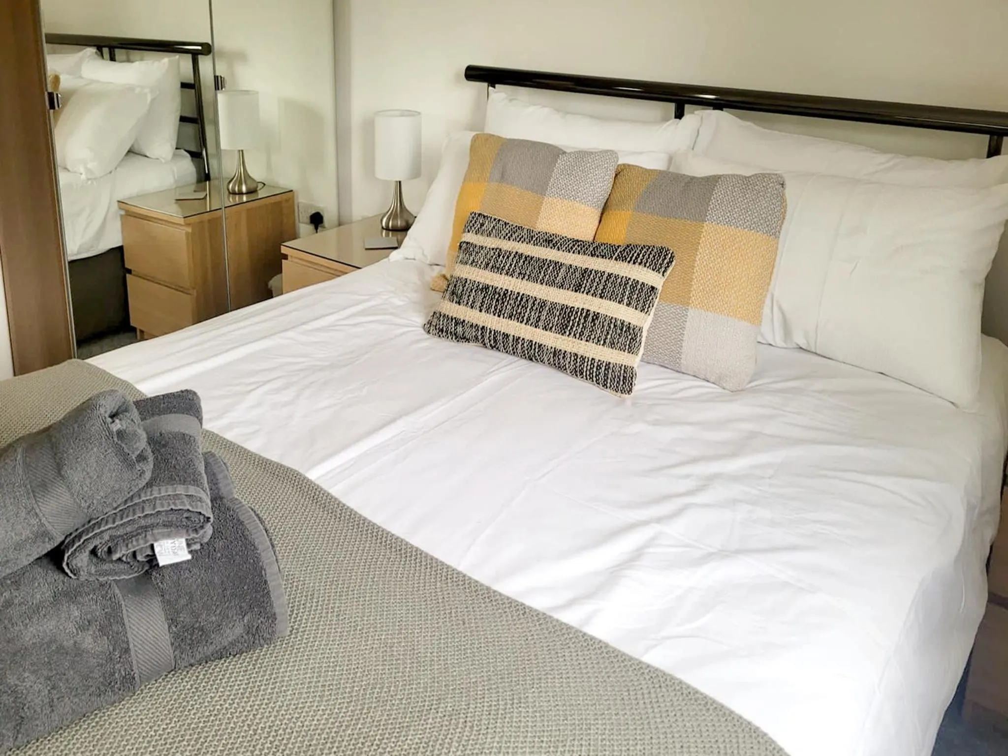 Bedroom, Bed in Dune View