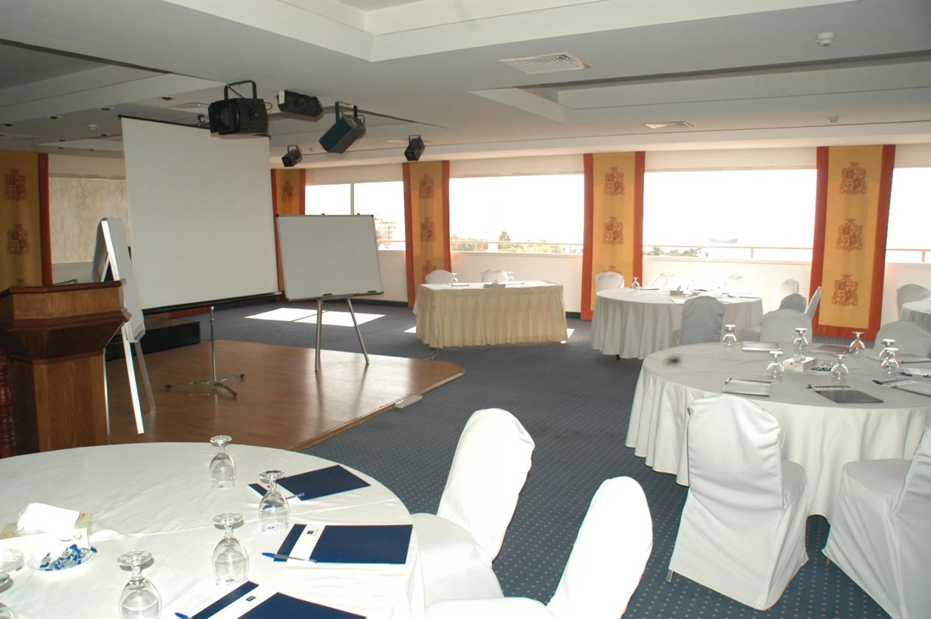 Business facilities in Mina Hotel