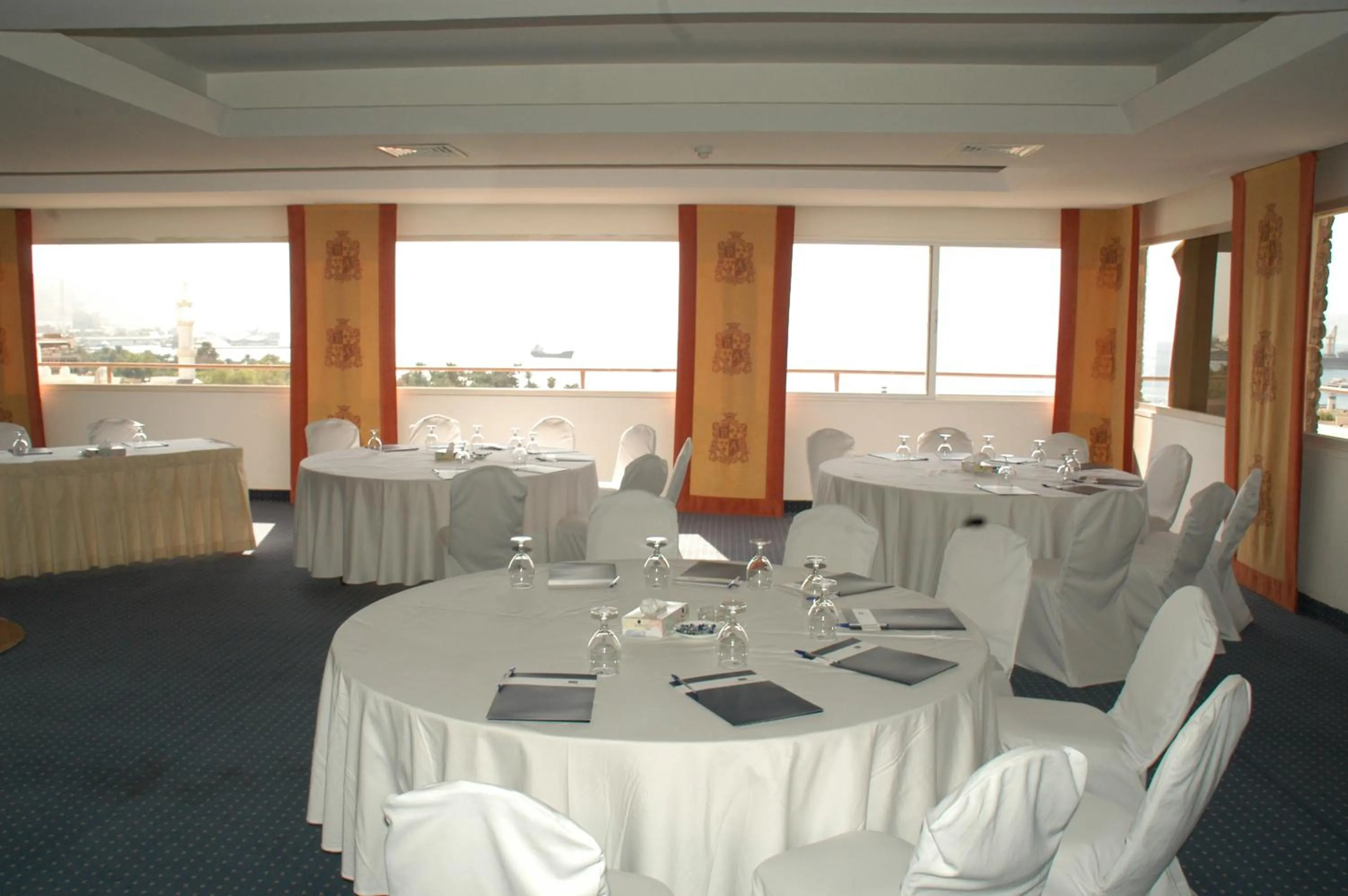 Business facilities in Mina Hotel