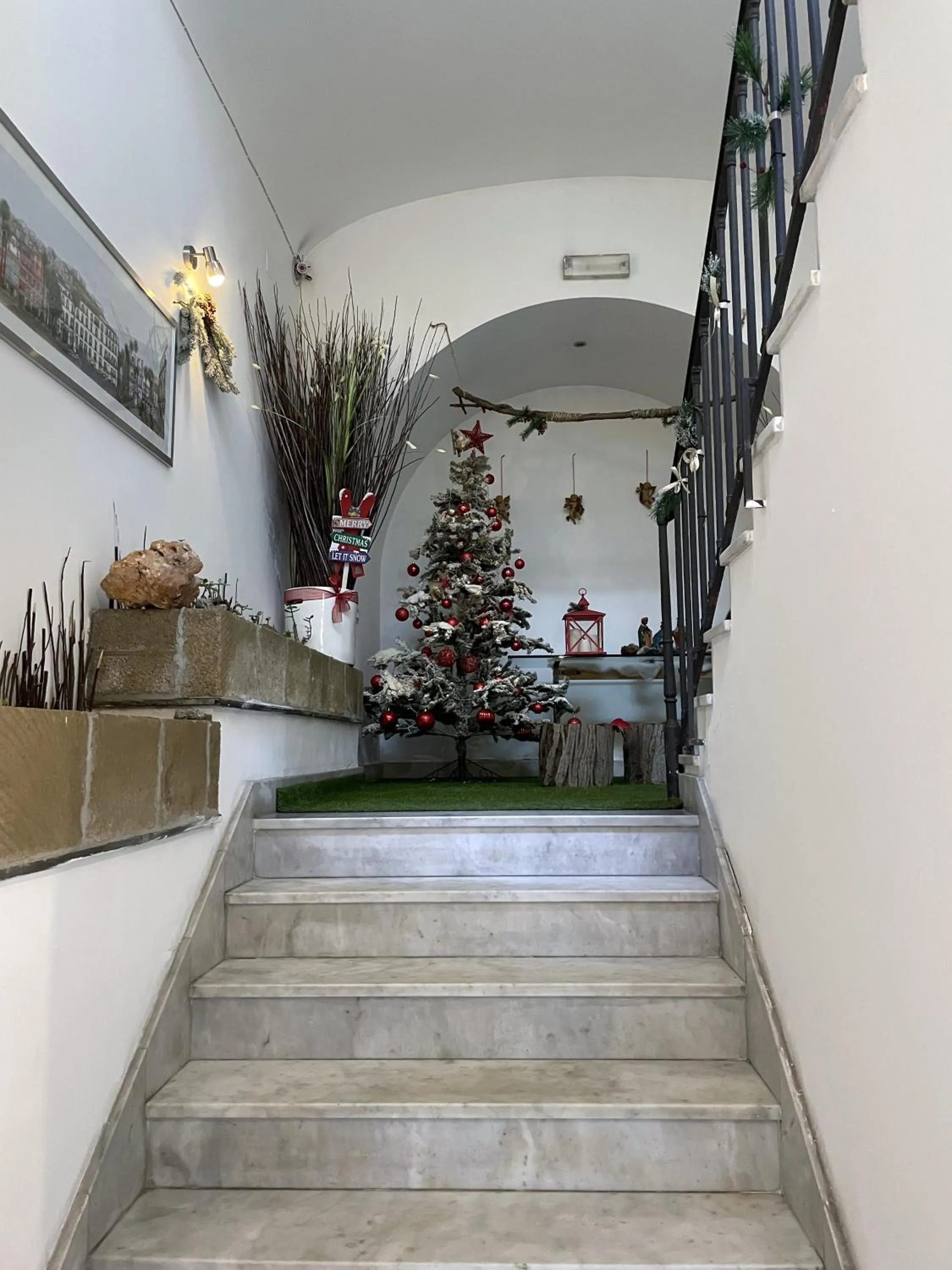 Decorative detail in Resort CostantiNapoli 27