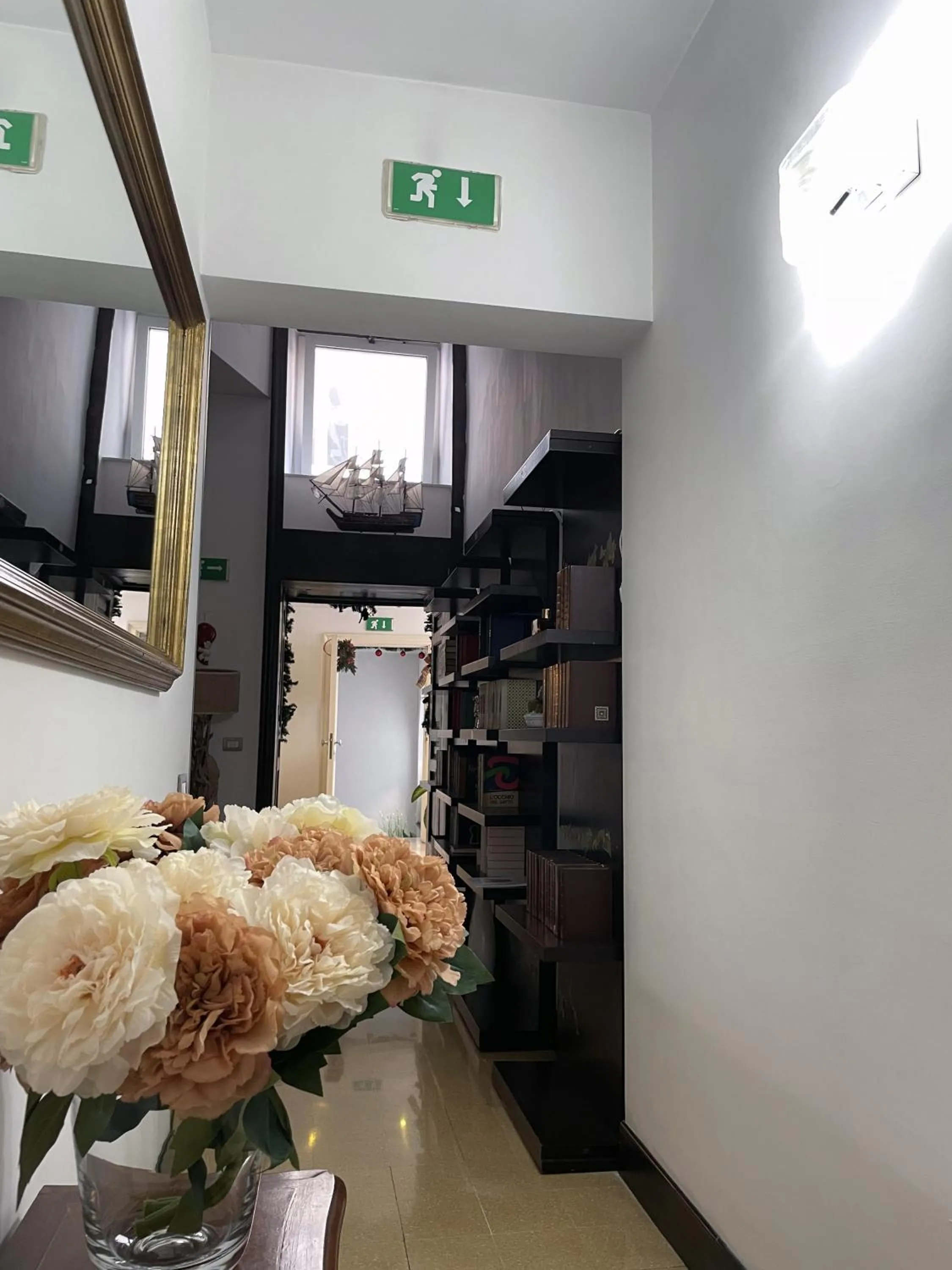 Decorative detail in Resort CostantiNapoli 27