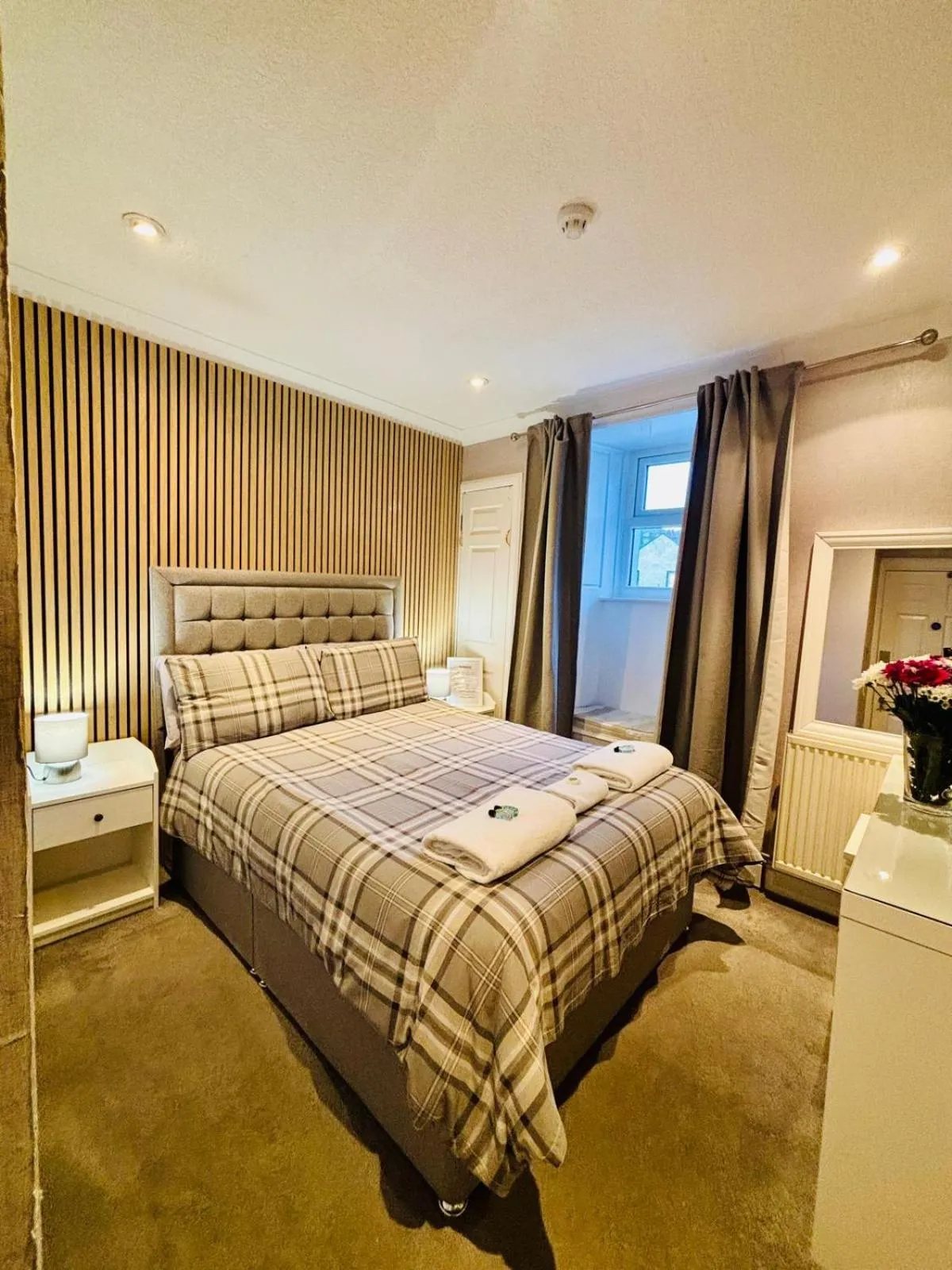 Bedroom, Bed in The Waterfront