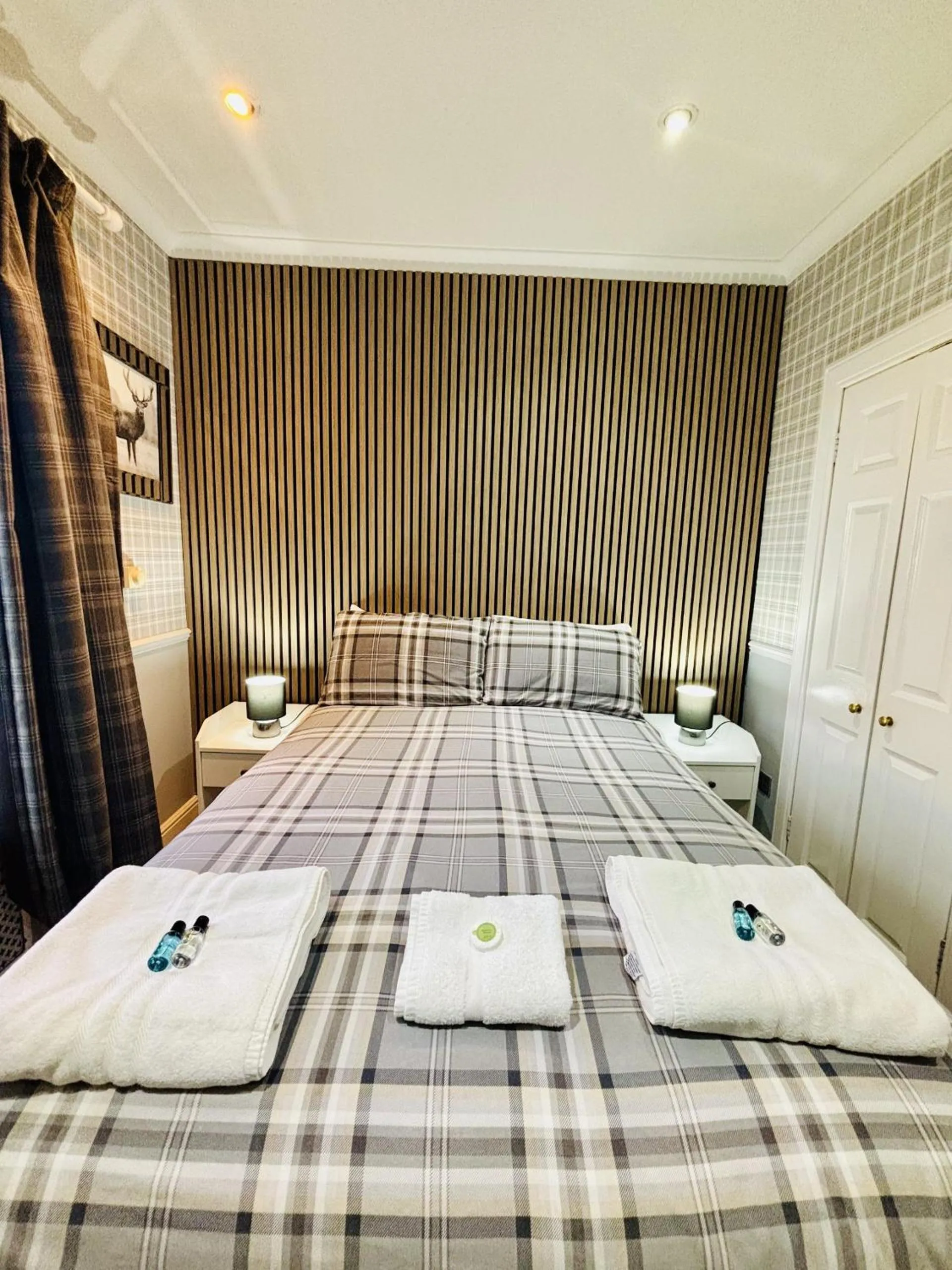 Bedroom, Bed in The Waterfront