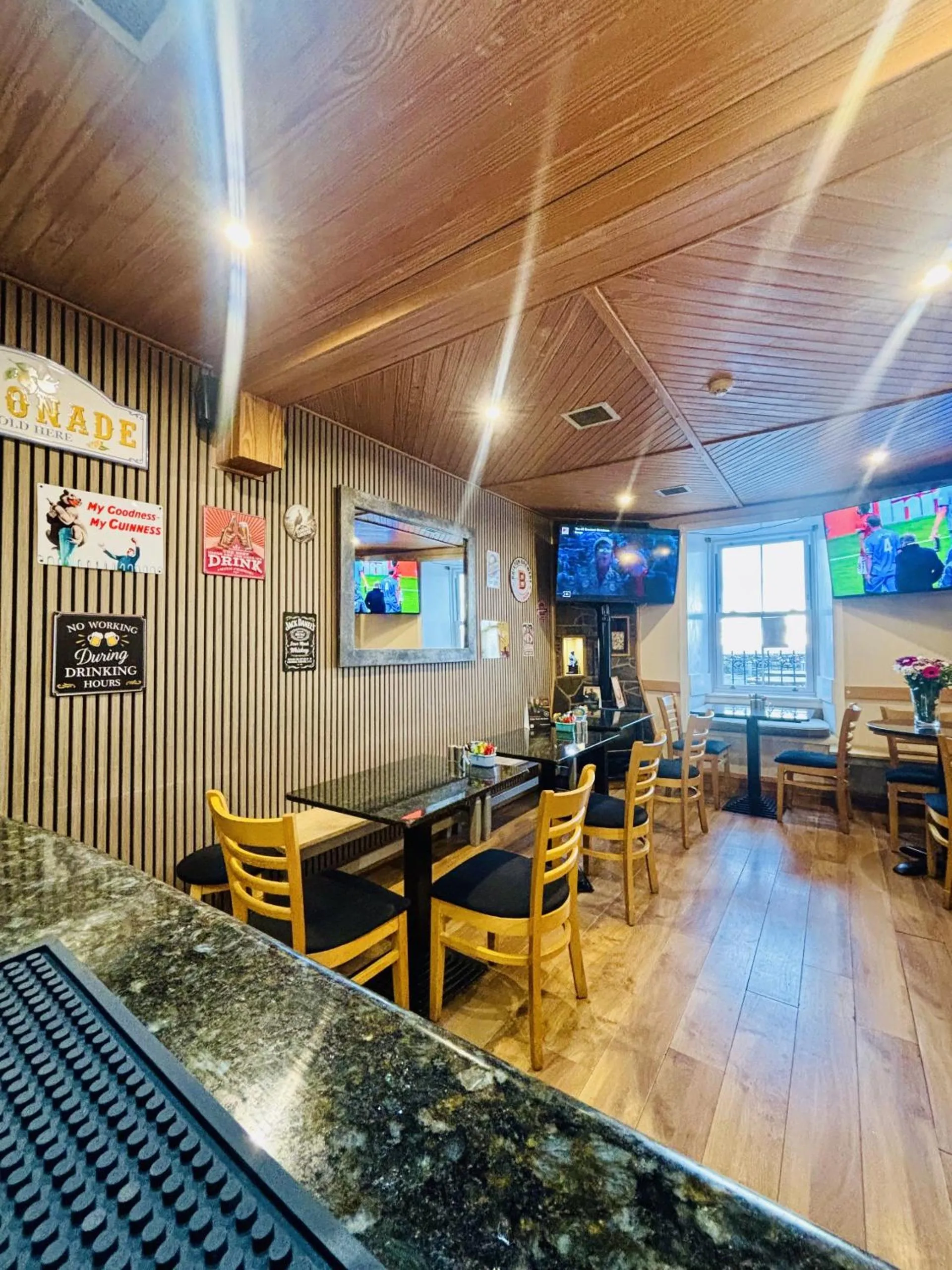 Lounge or bar in The Waterfront