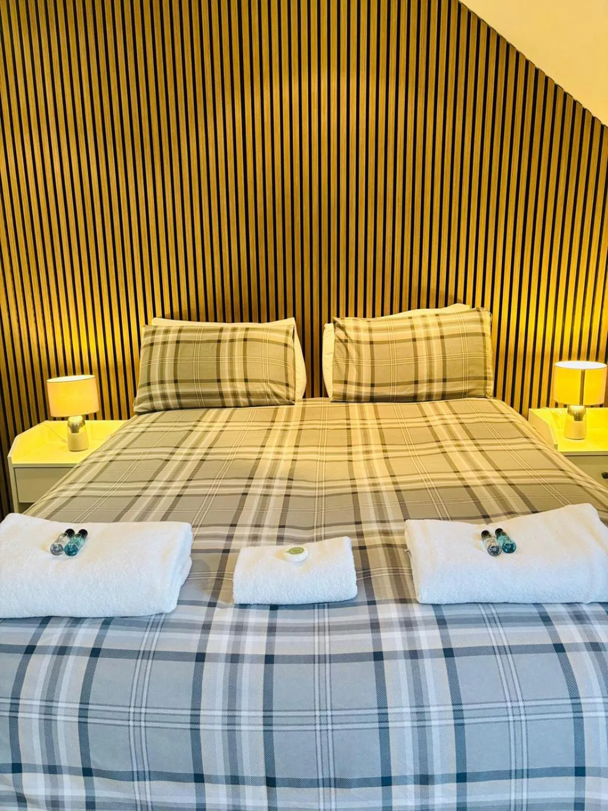 Bedroom, Bed in The Waterfront