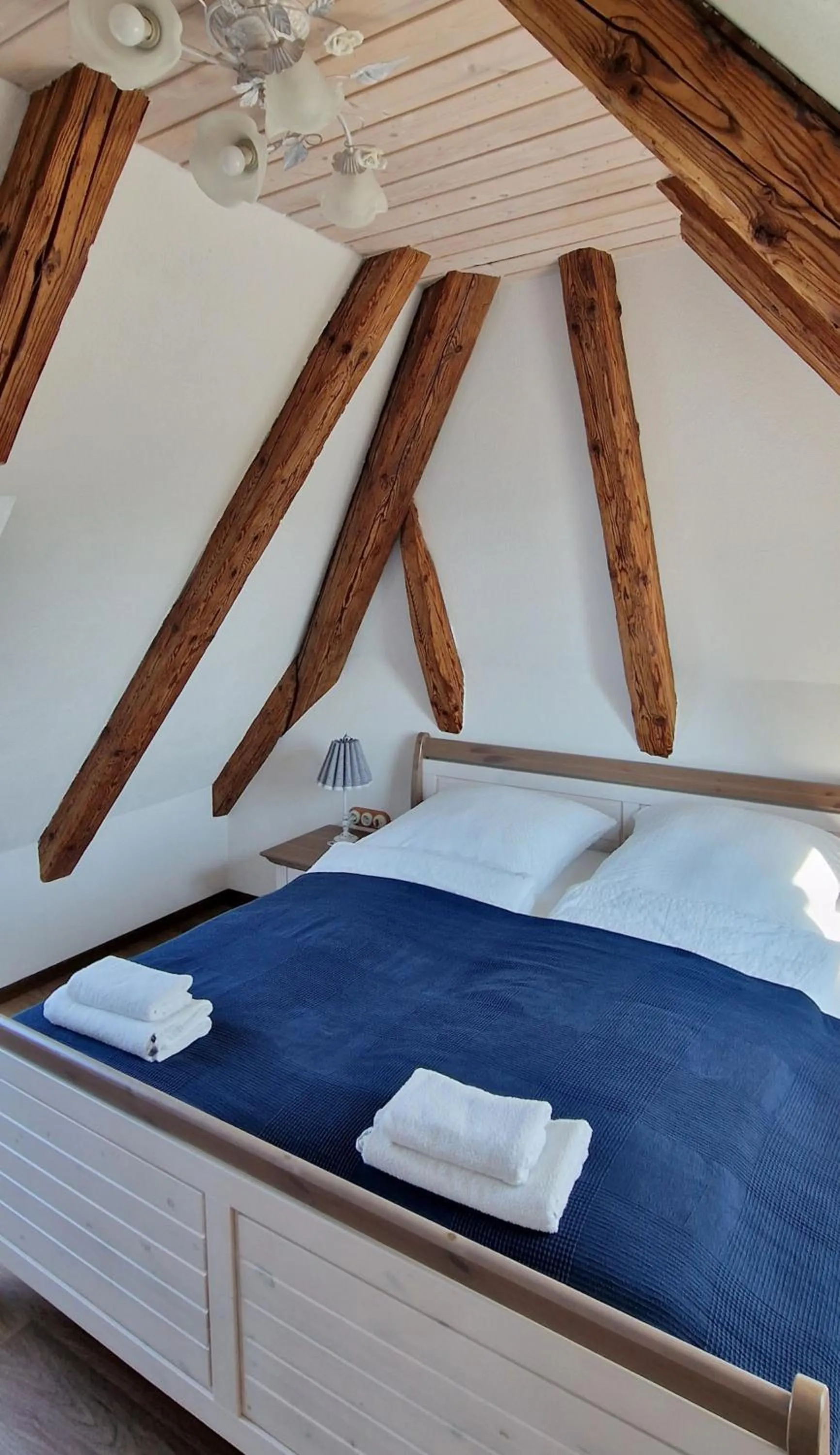 Bed in Waldvogel Ferienzimmer klimatisiert