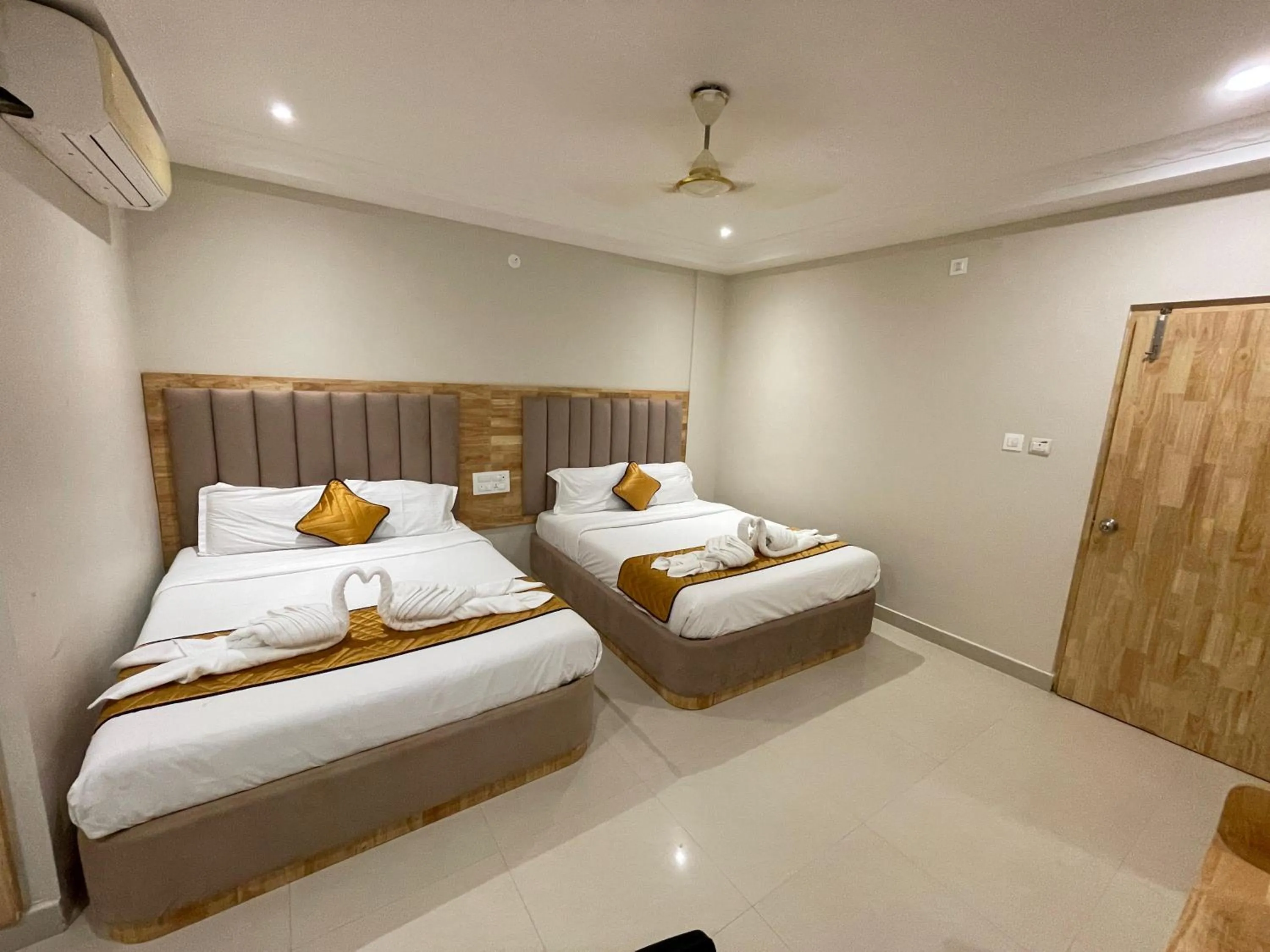 Photo of the whole room, Bed in Hotel MGM Grand