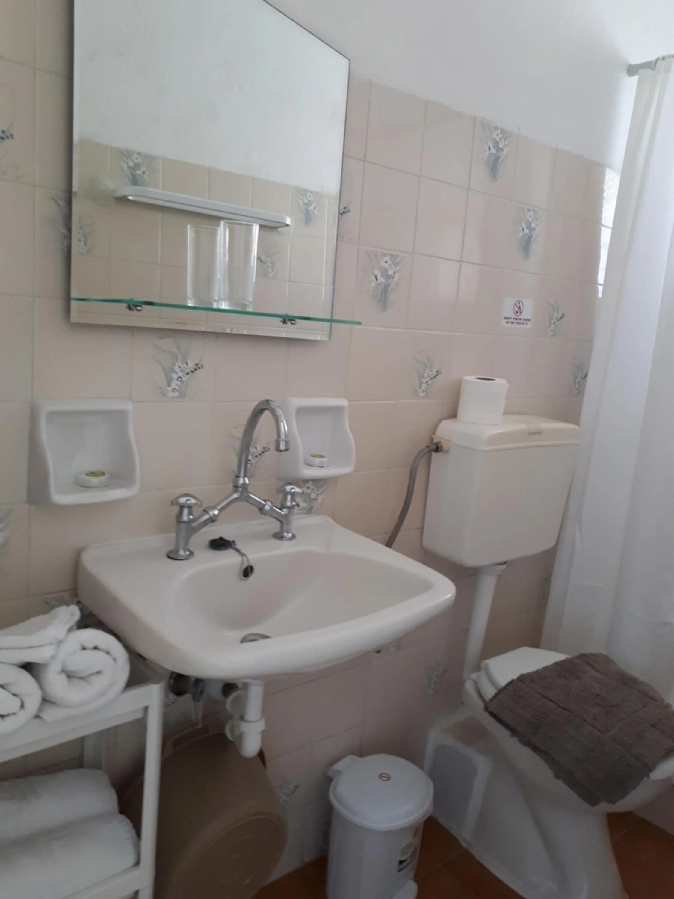 Shower in Sophie Studios