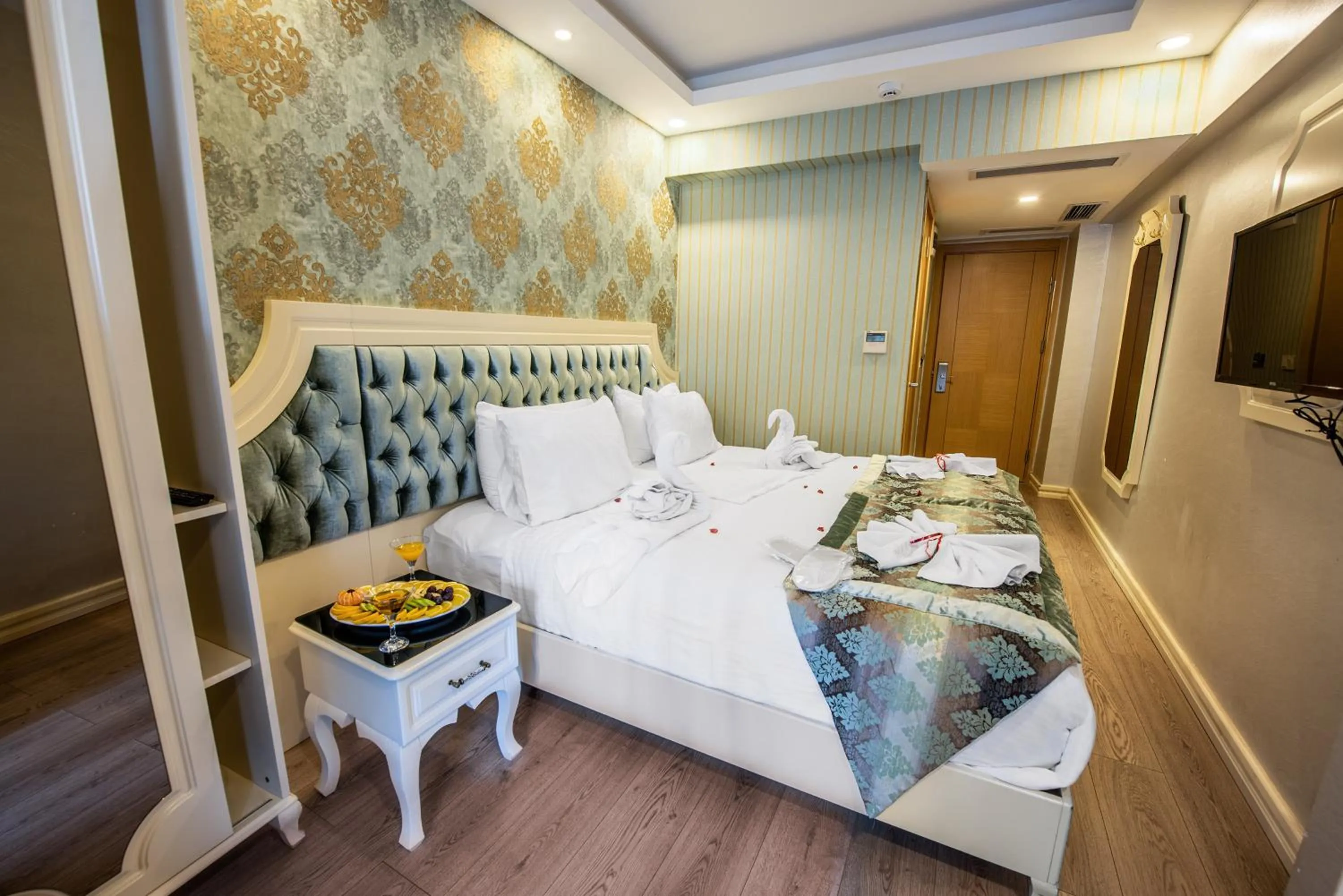 Food and drinks, Bed in Sirkeci Ersu Hotel & SPA