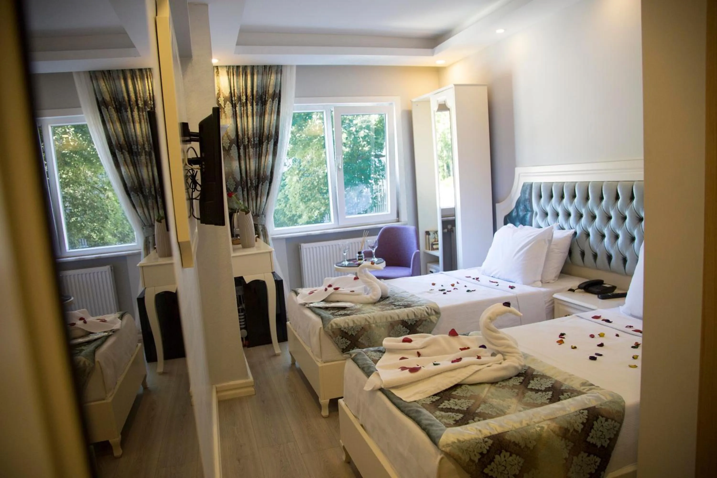 Photo of the whole room, Bed in Sirkeci Ersu Hotel & SPA