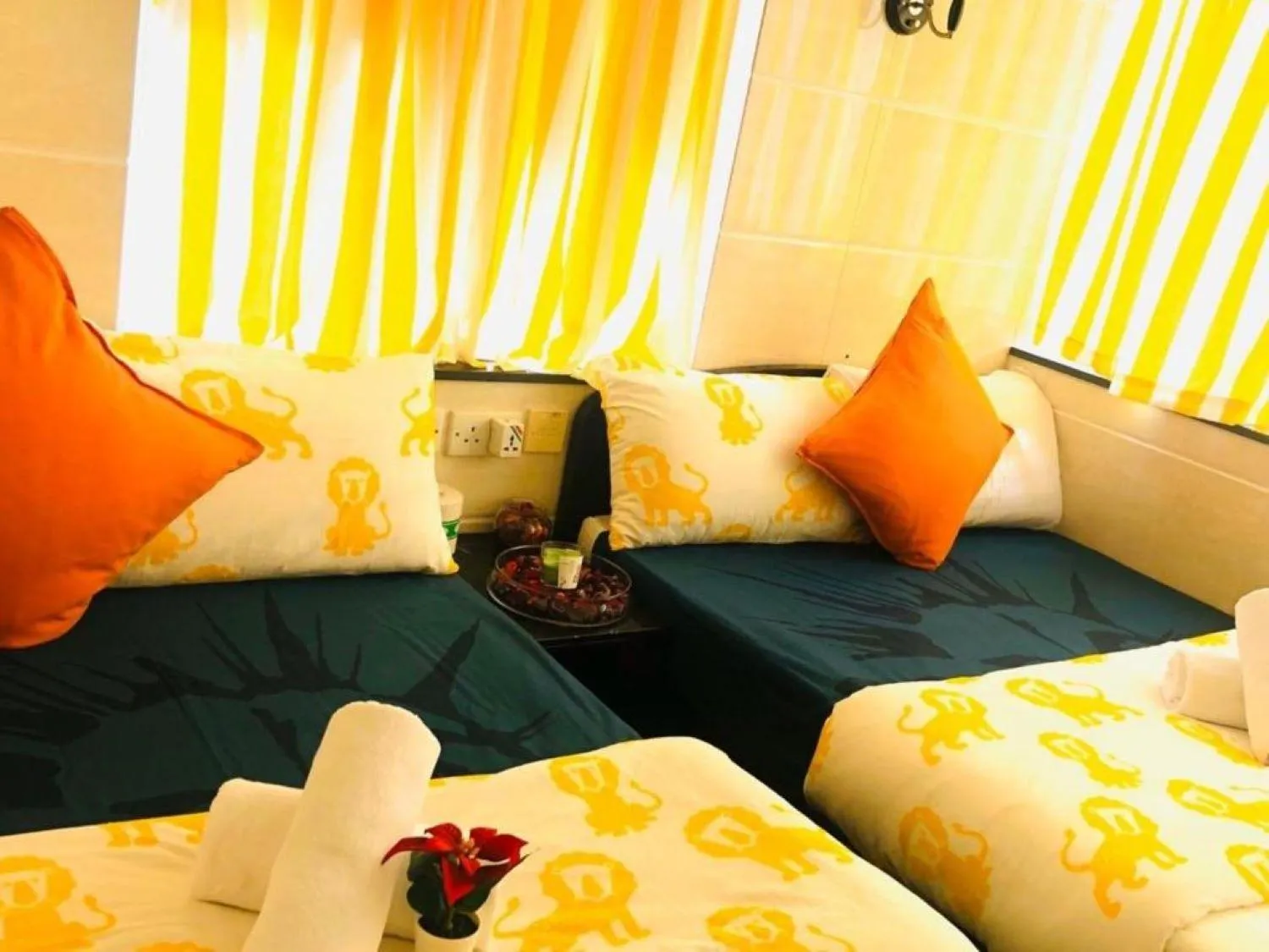 cot, Bed in Delta Lounge